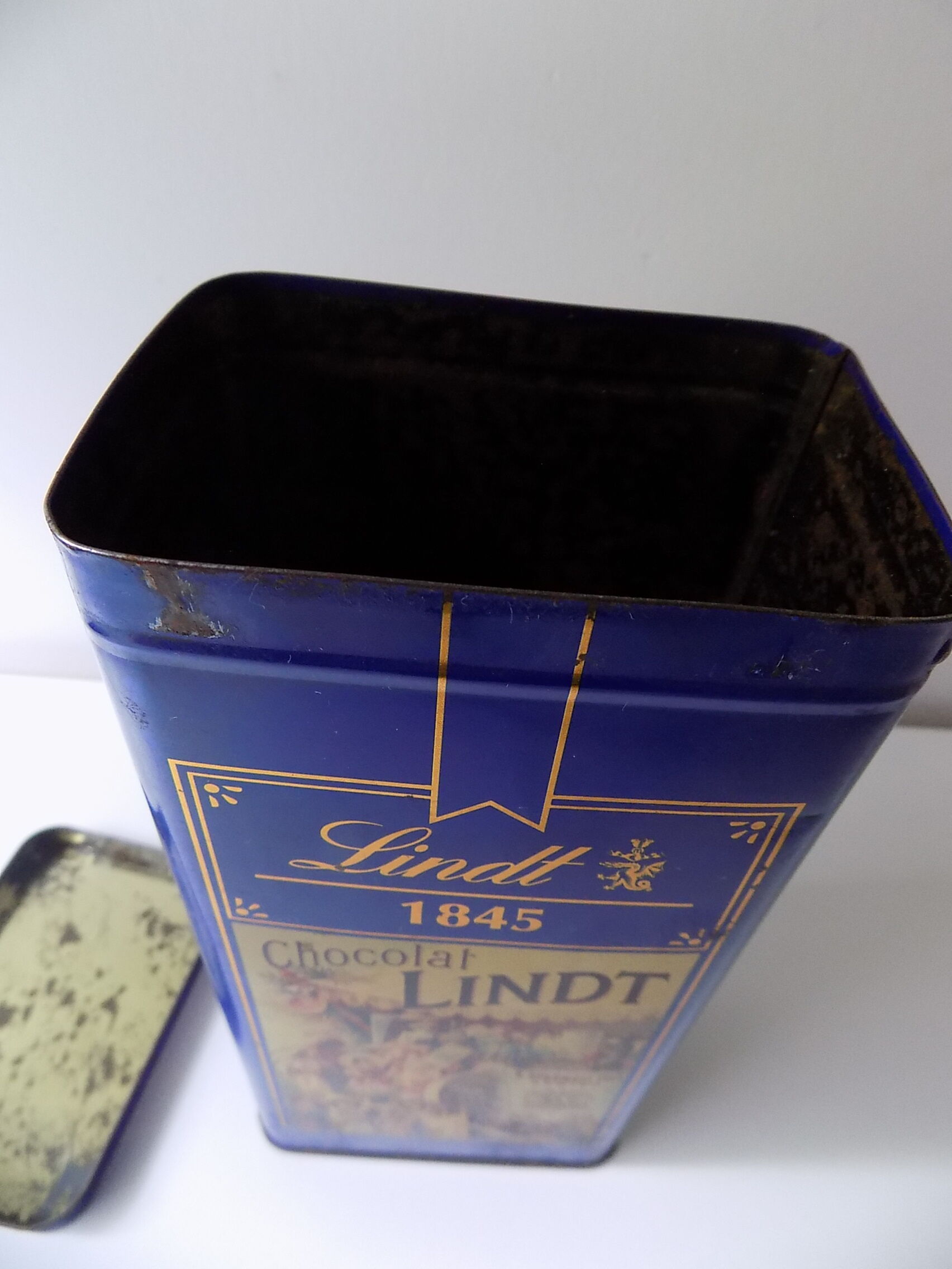 Vintage Lindt 150 anniversary box (1845-1995)