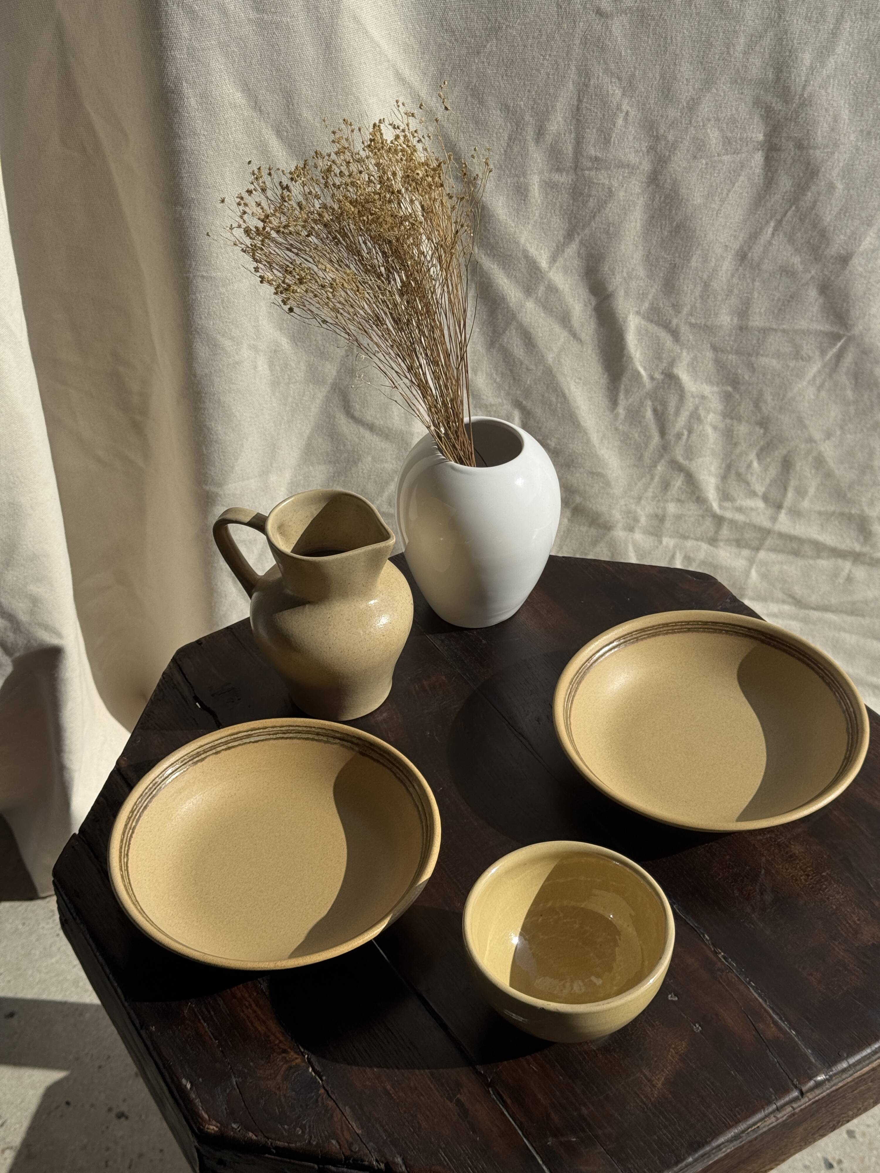 Lot de 2 assiettes creuses en grès liseré brun et marron D21,5
