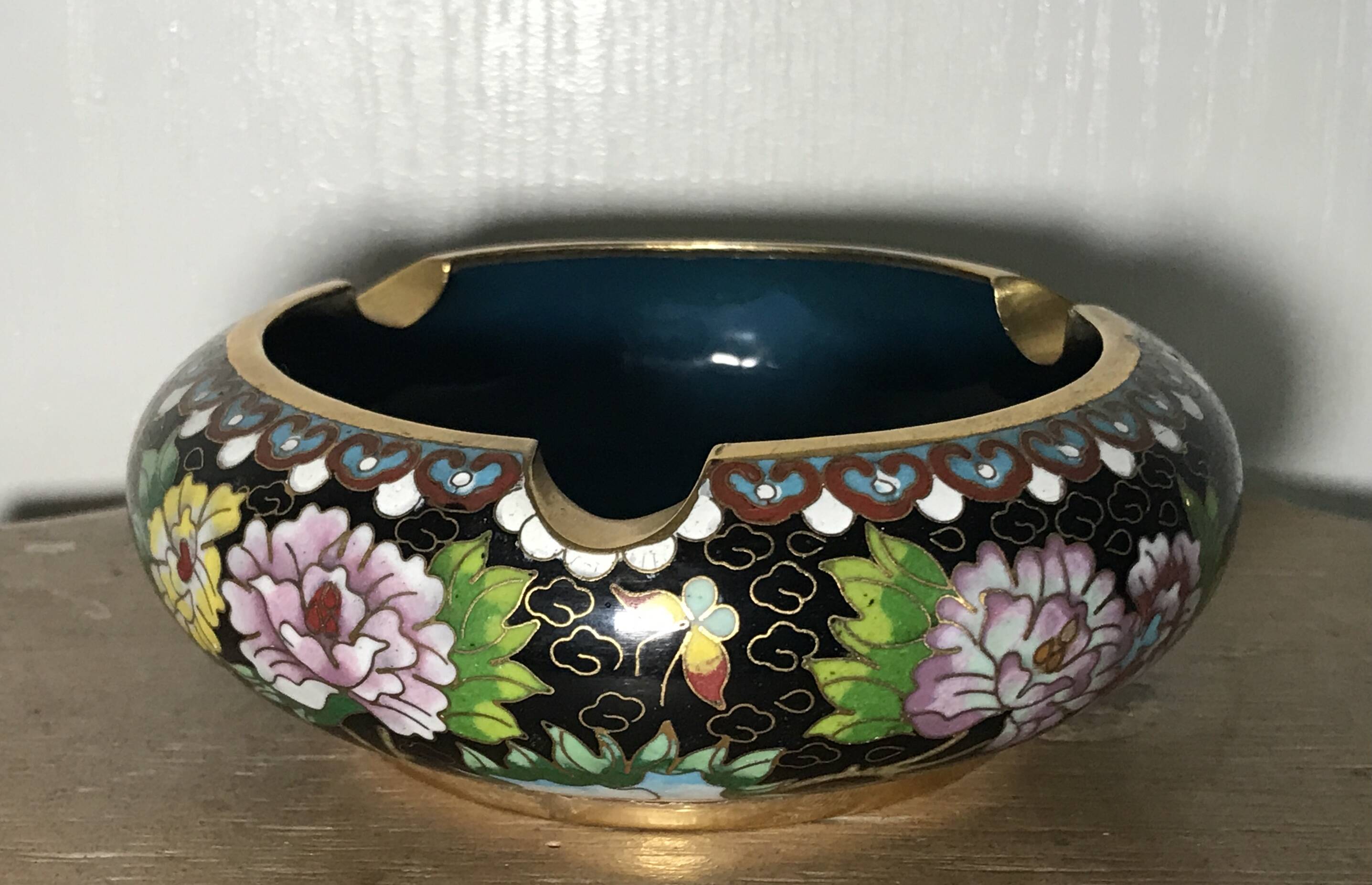 Ashtray, pocket emptier in brass and cloisonné enamel, floral decoration, China