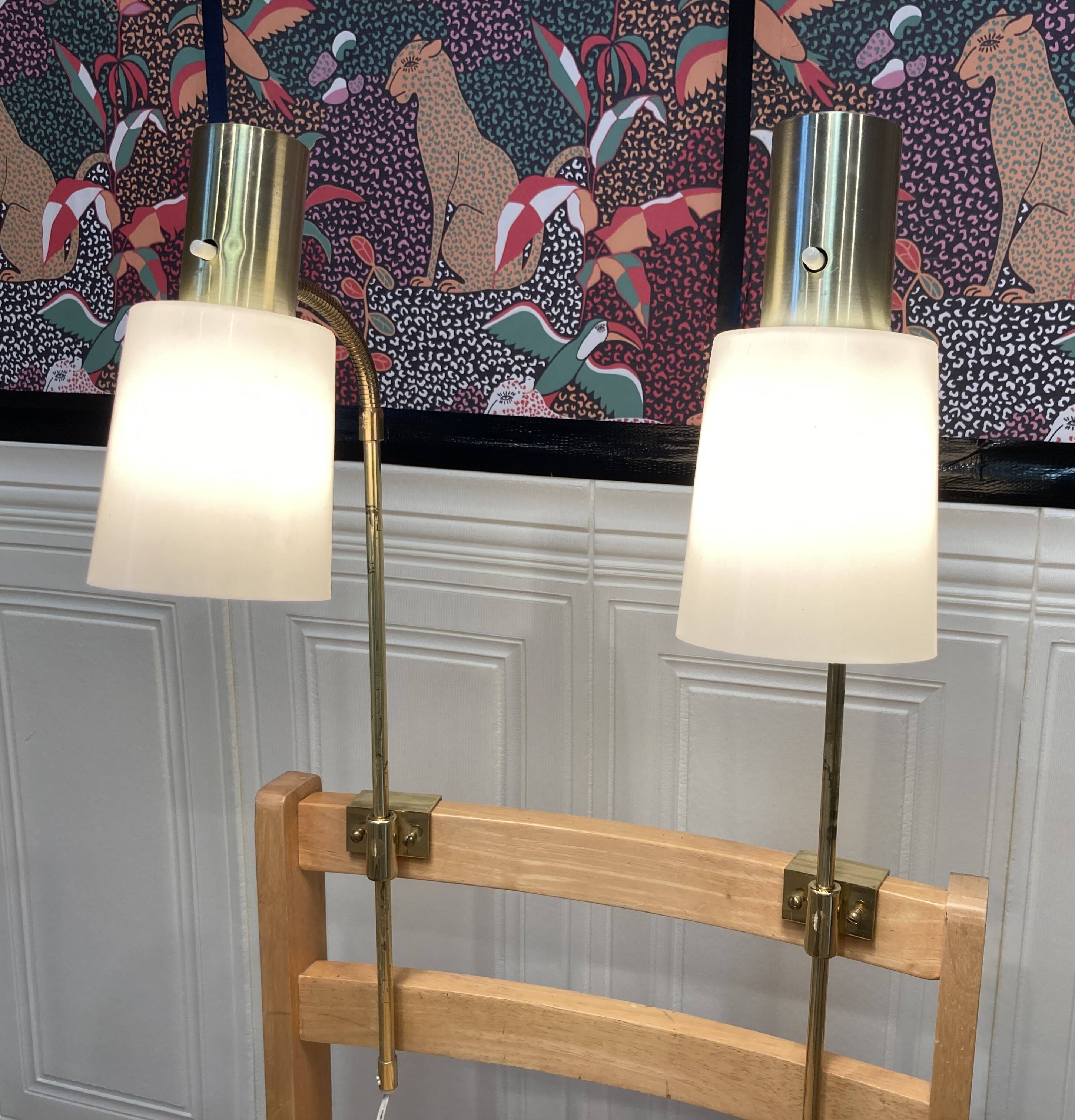 Paire de grandes lampes modulables industrielles 1950.