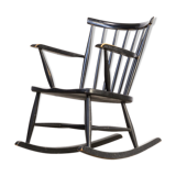 Black lacquered wooden rocking chair 70