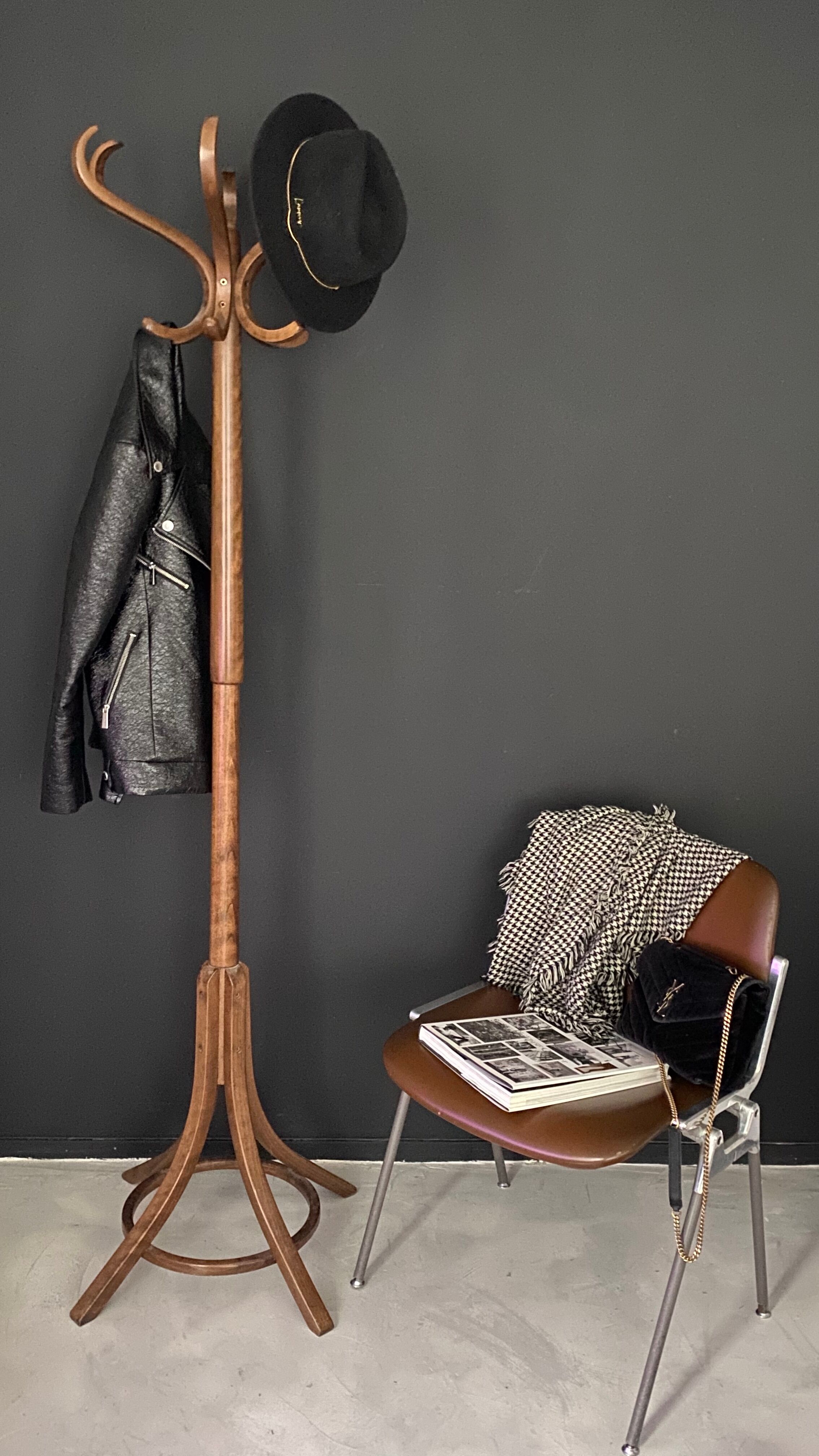 Baumann coat holder