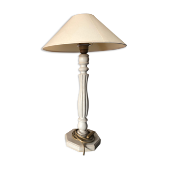 Lampe en bois blanc d’ivoire