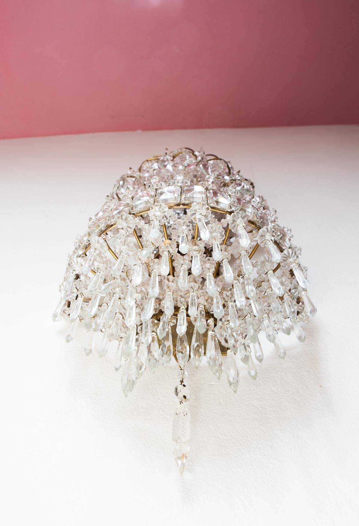 Paire de grandes appliques en laiton et cristal c. 1940s (57 cm)