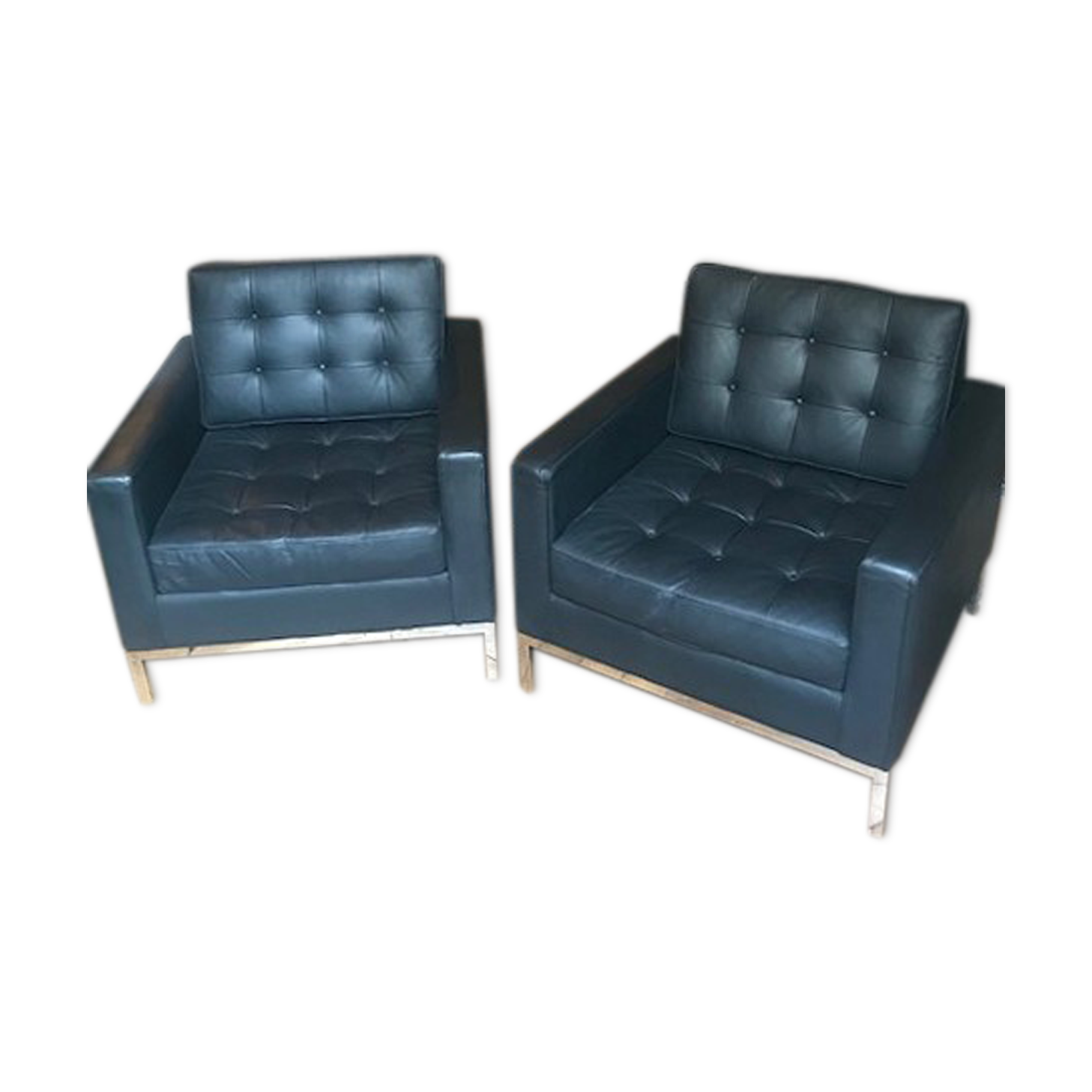 Paire de fauteuils en cuir noir