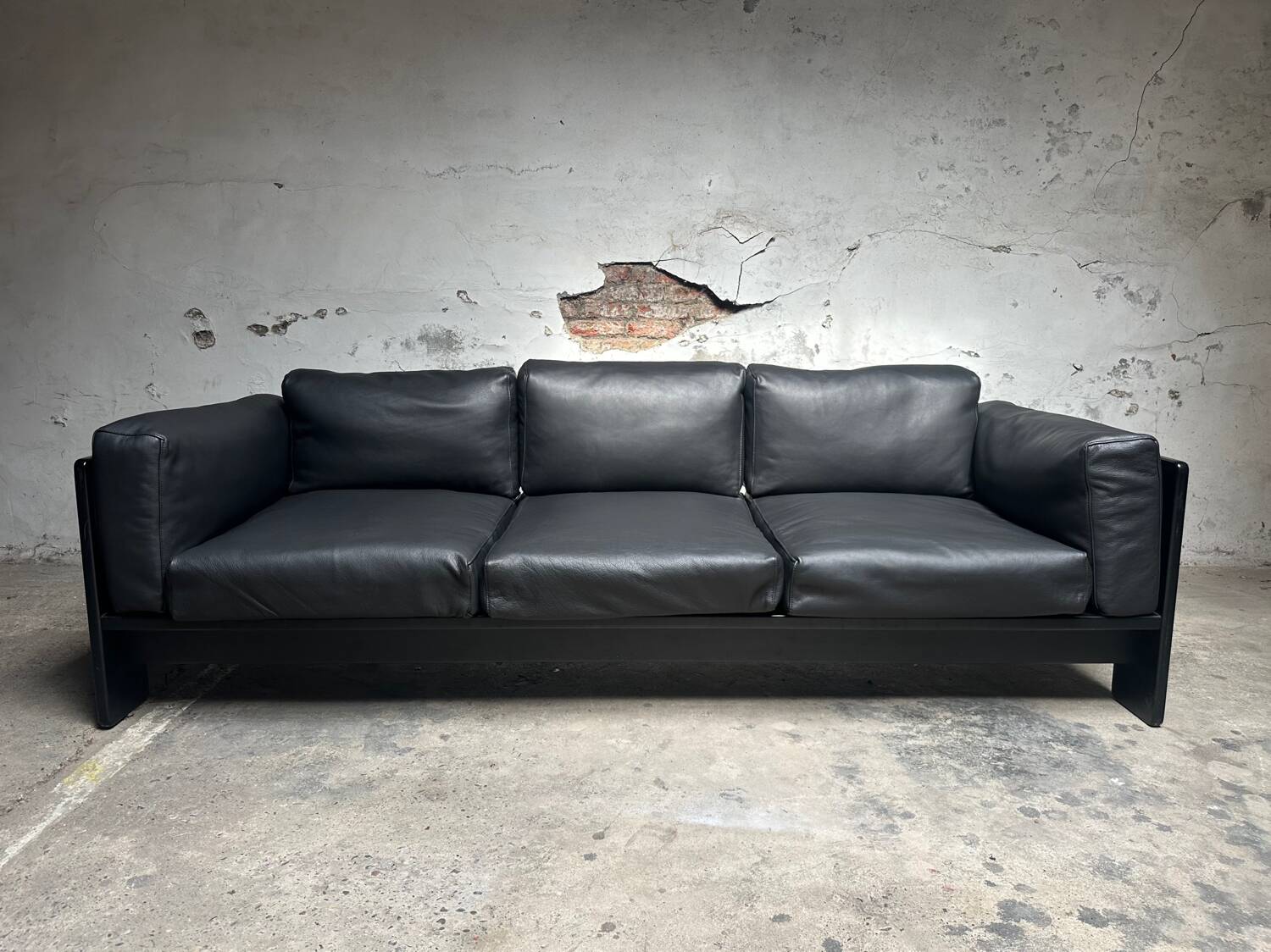 Bastiano Sofa by Tobia Scarpa for Knoll – Black Leather