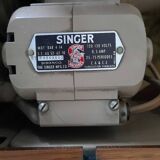 Machine à coudre meuble Singer