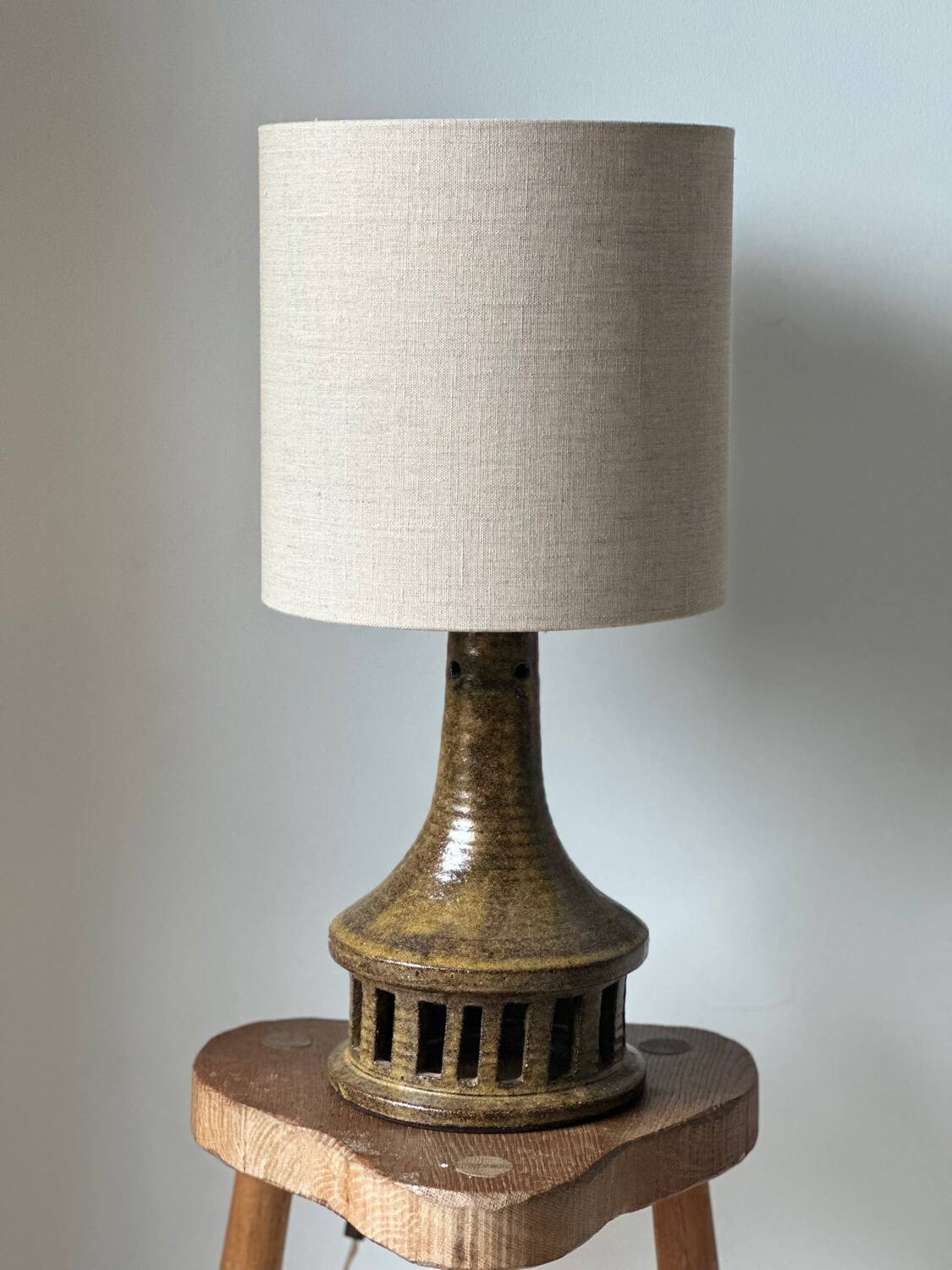 Vintage ceramic table lamp with integrated light base.