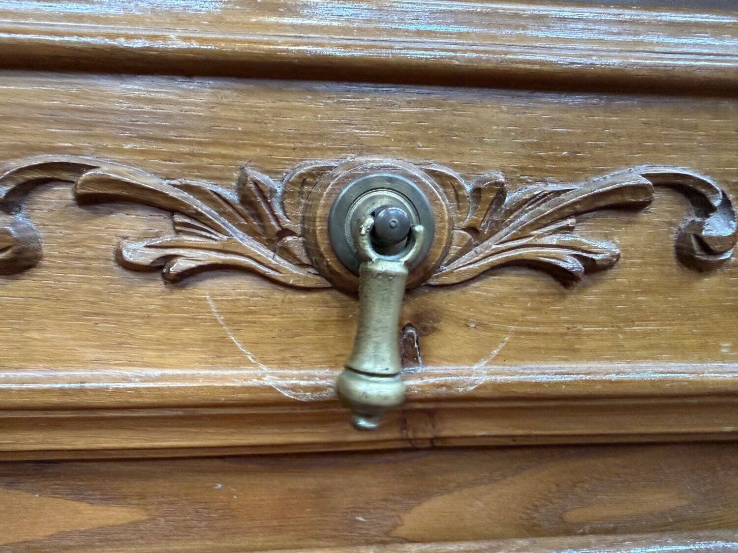 Paire tables de chevet style Néo-Renaissance – Chêne sculpté – XIXe siècle