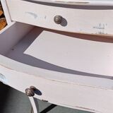 Small patinated vintage chest of drawers/bedside table