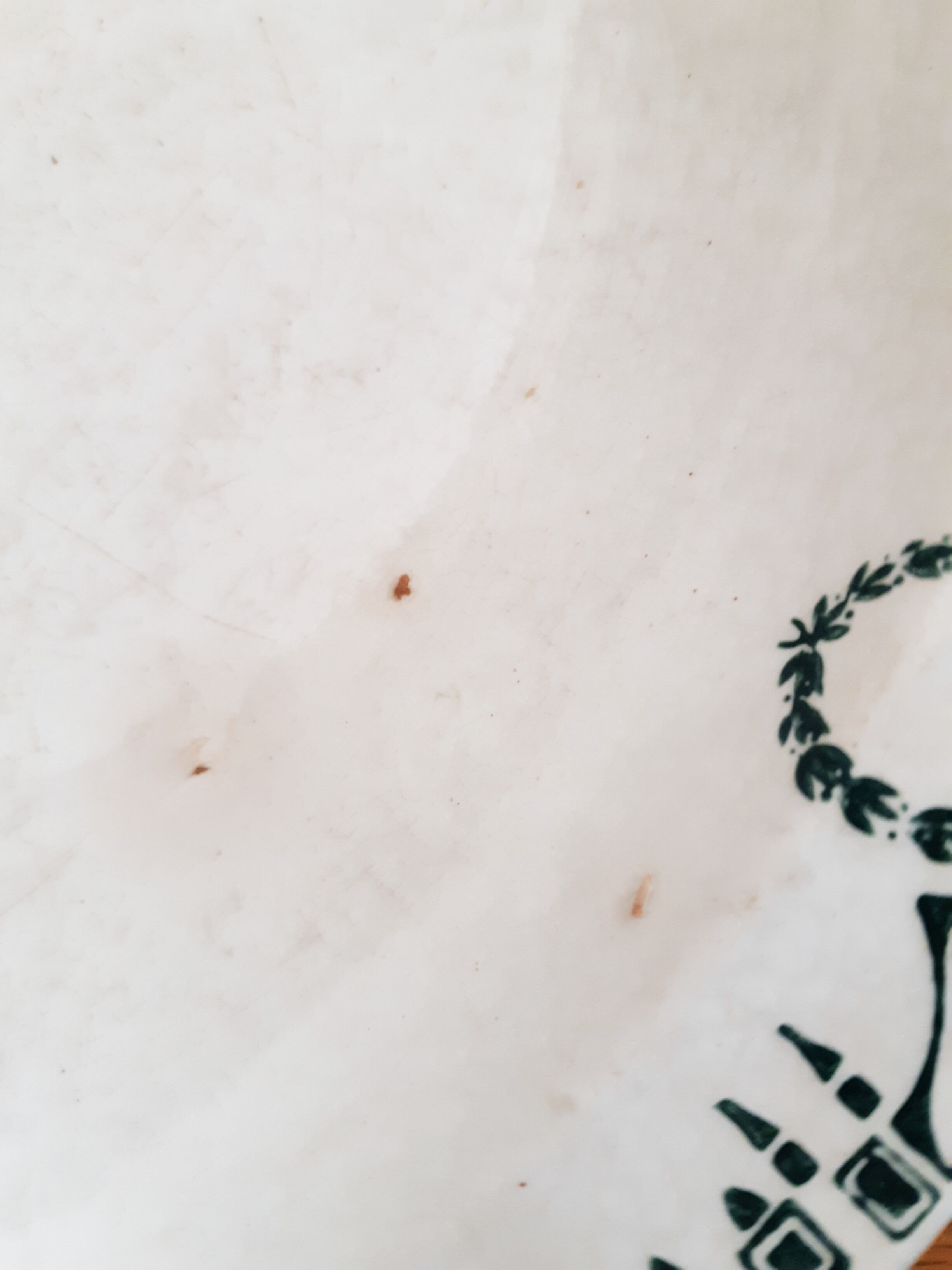 Hollow round faience dish Saint Amand