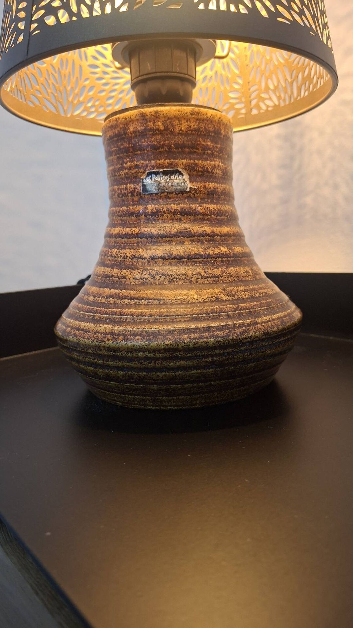 Accolay lamp with shade