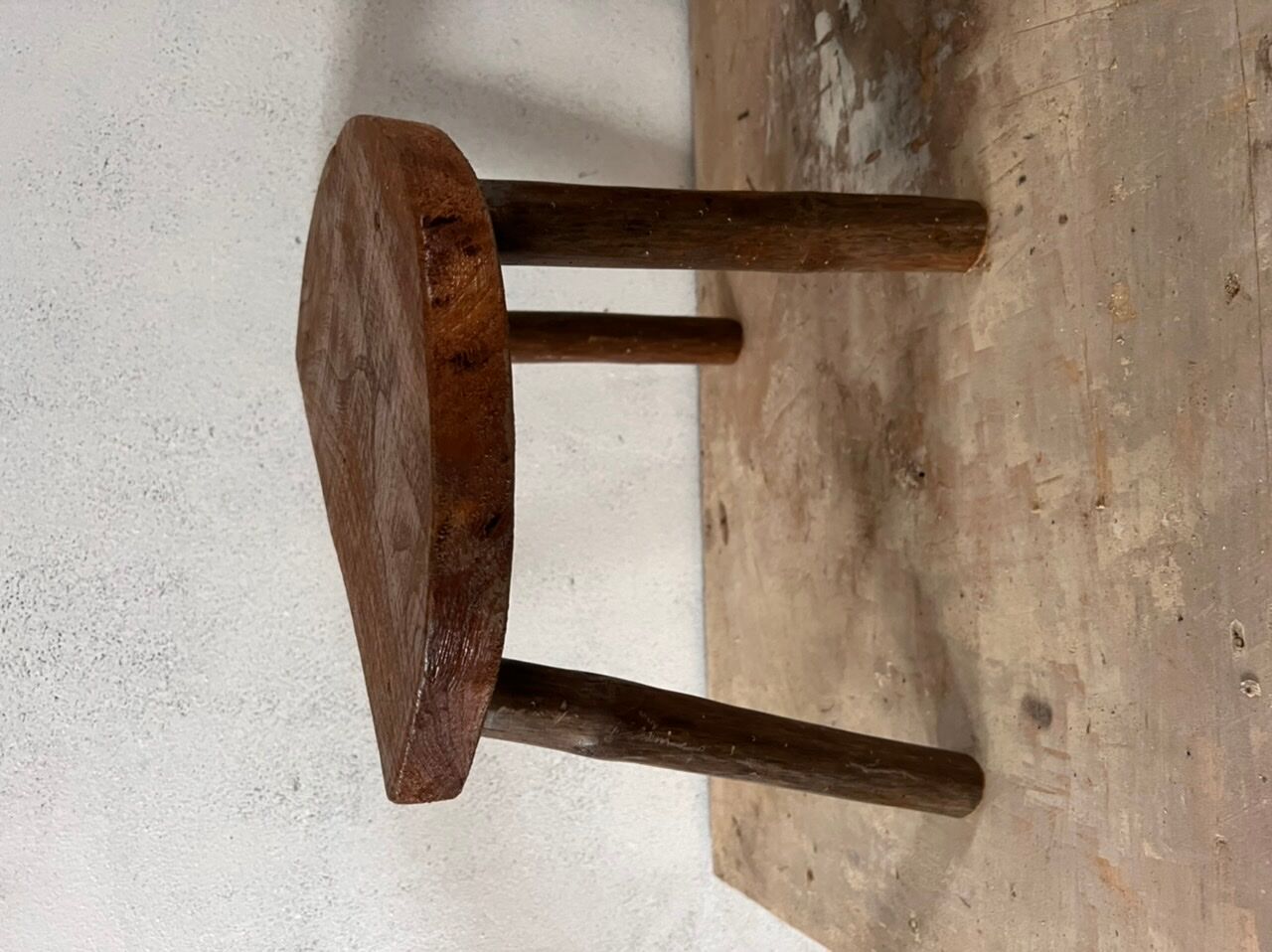 Tripod farm stool
