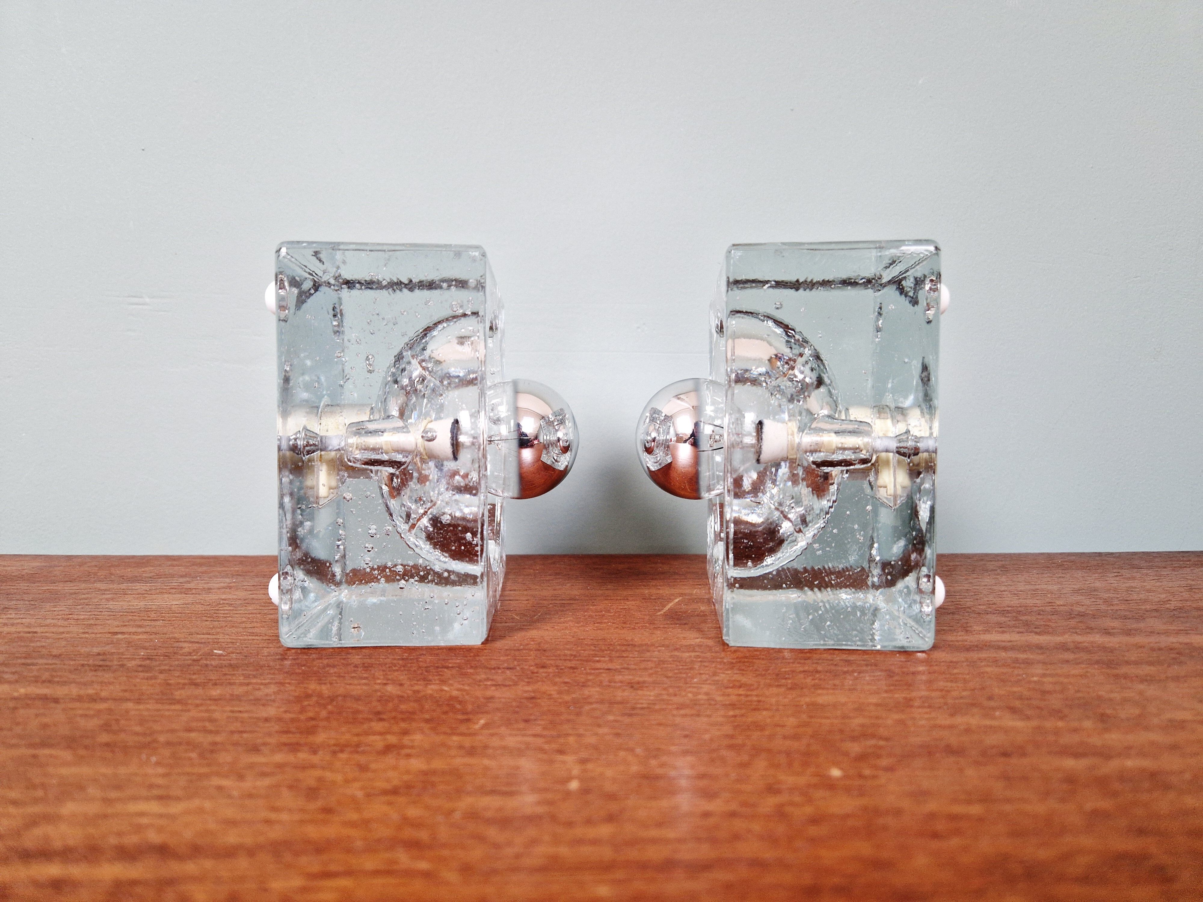 Pair of Ice Cube wall sconces in transparent bubbled glass, 1970s.
