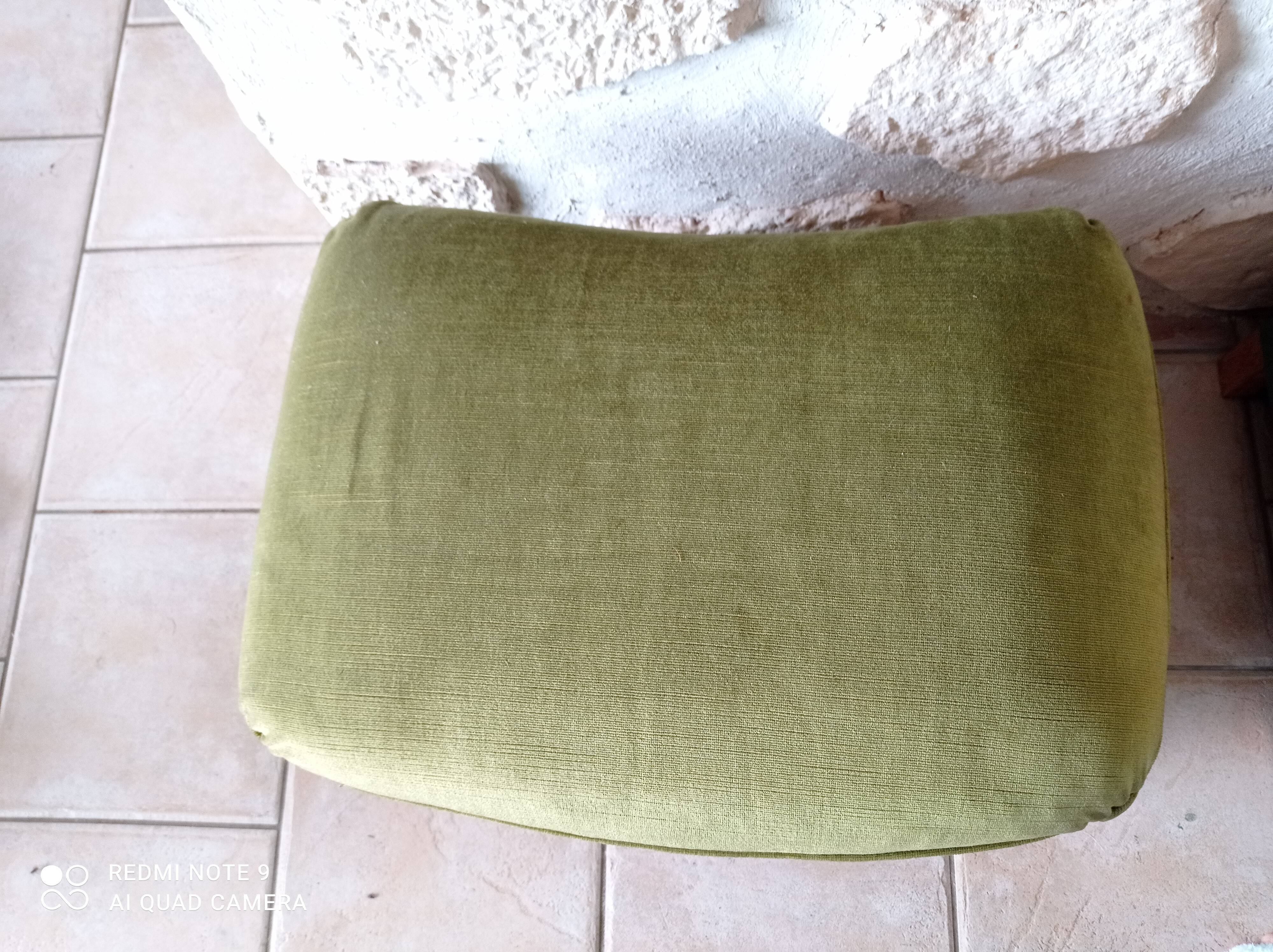 Vintage velvet pouf
