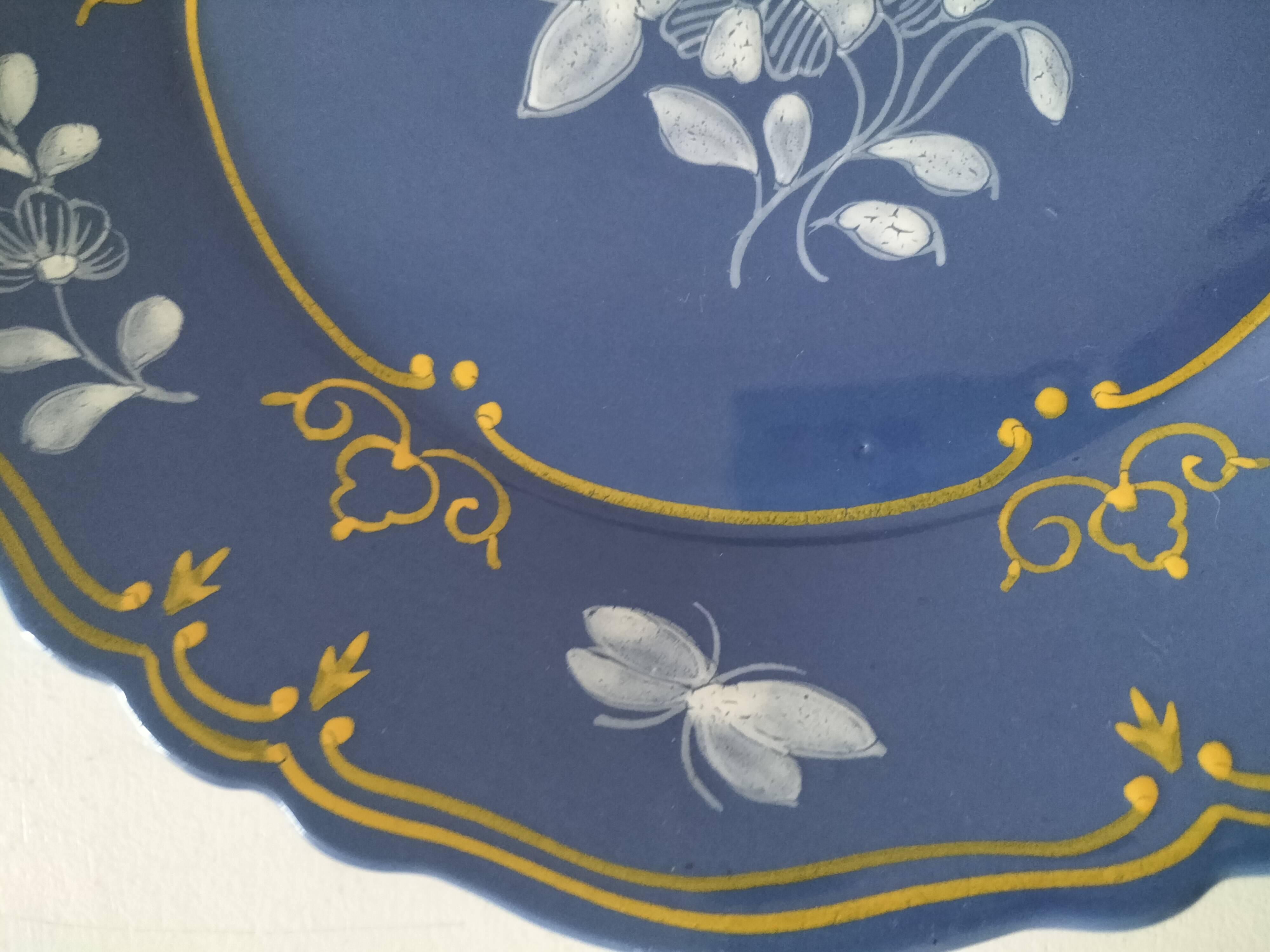 Hand-painted plate – Saint-Omer earthenware factory (attributed)