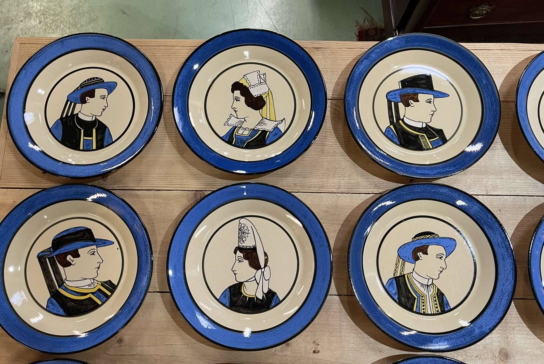 Set of 12 earthenware plates from Quimper from the 1930s - 12 portraits