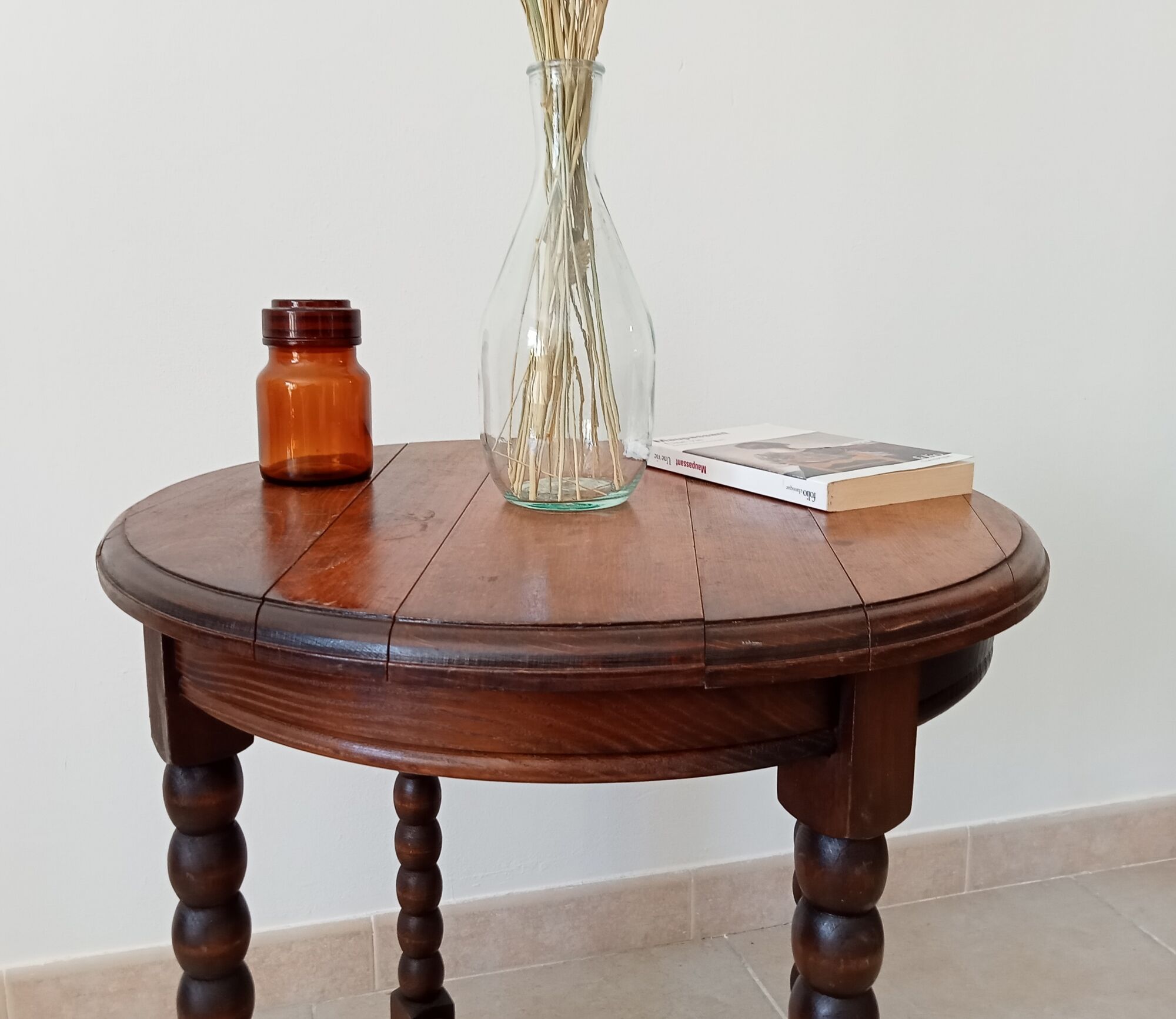Side table from the 40s/50s in turned wood, Louis XIII style