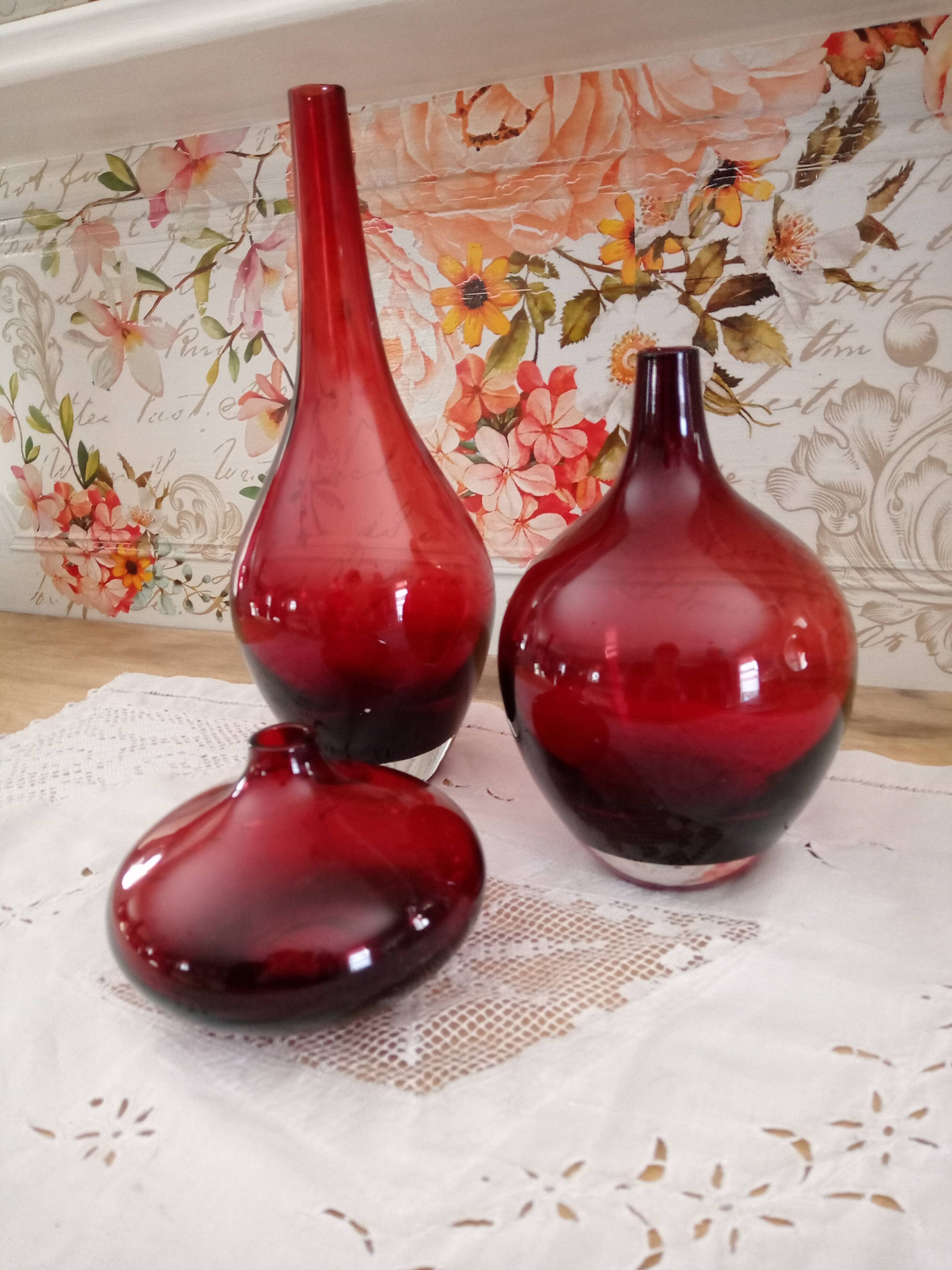 Lot of 3 vintage vases in burgundy red glass 3 sizes
