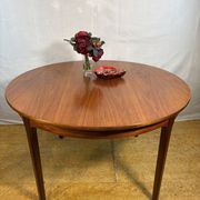 Table à manger ronde extensible en teck rétro des années 1960-1970 par Nathan