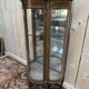 Vitrine galbée de style Louis XVen bois peint et bronze