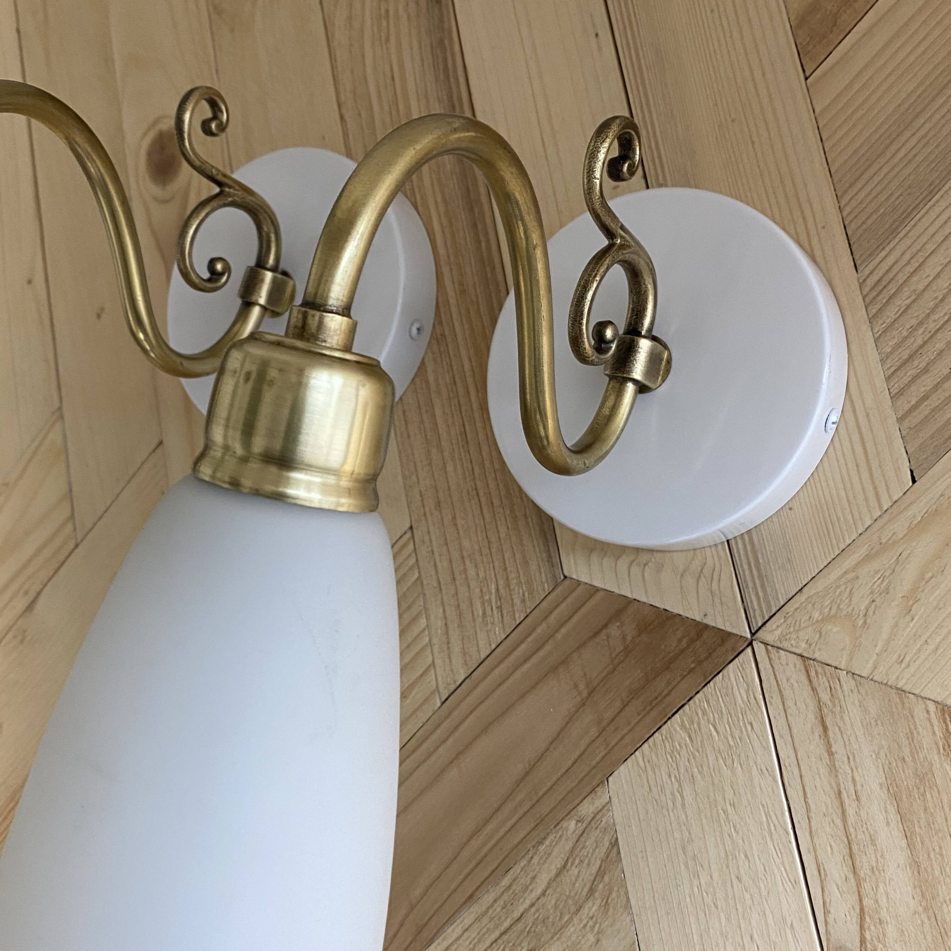 Paire appliques col de cygne laiton tulipe en verre blanc opaline