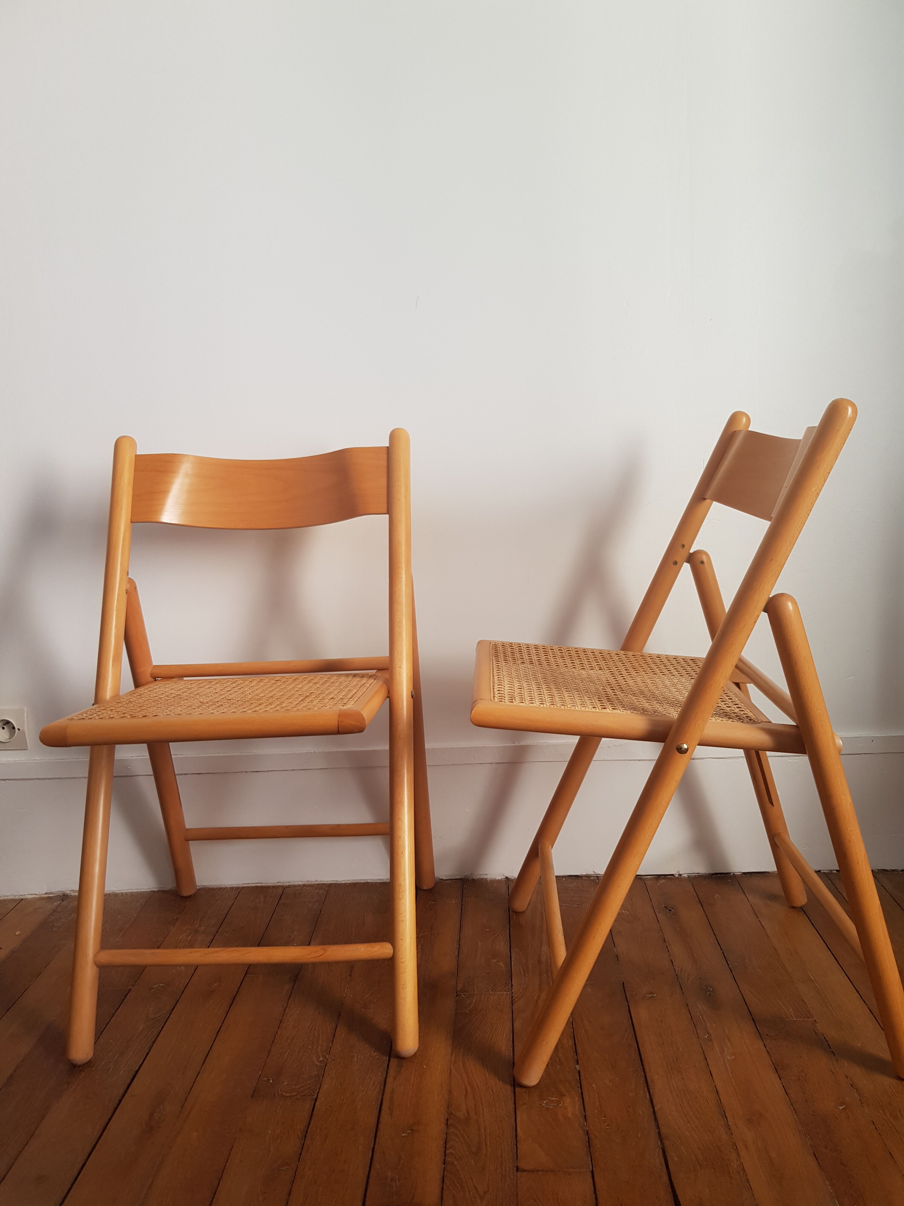 Set of 2 folding chairs cannees