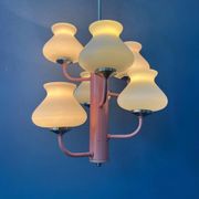 Lustre mid-century en verre opaline blanc avec structure rose