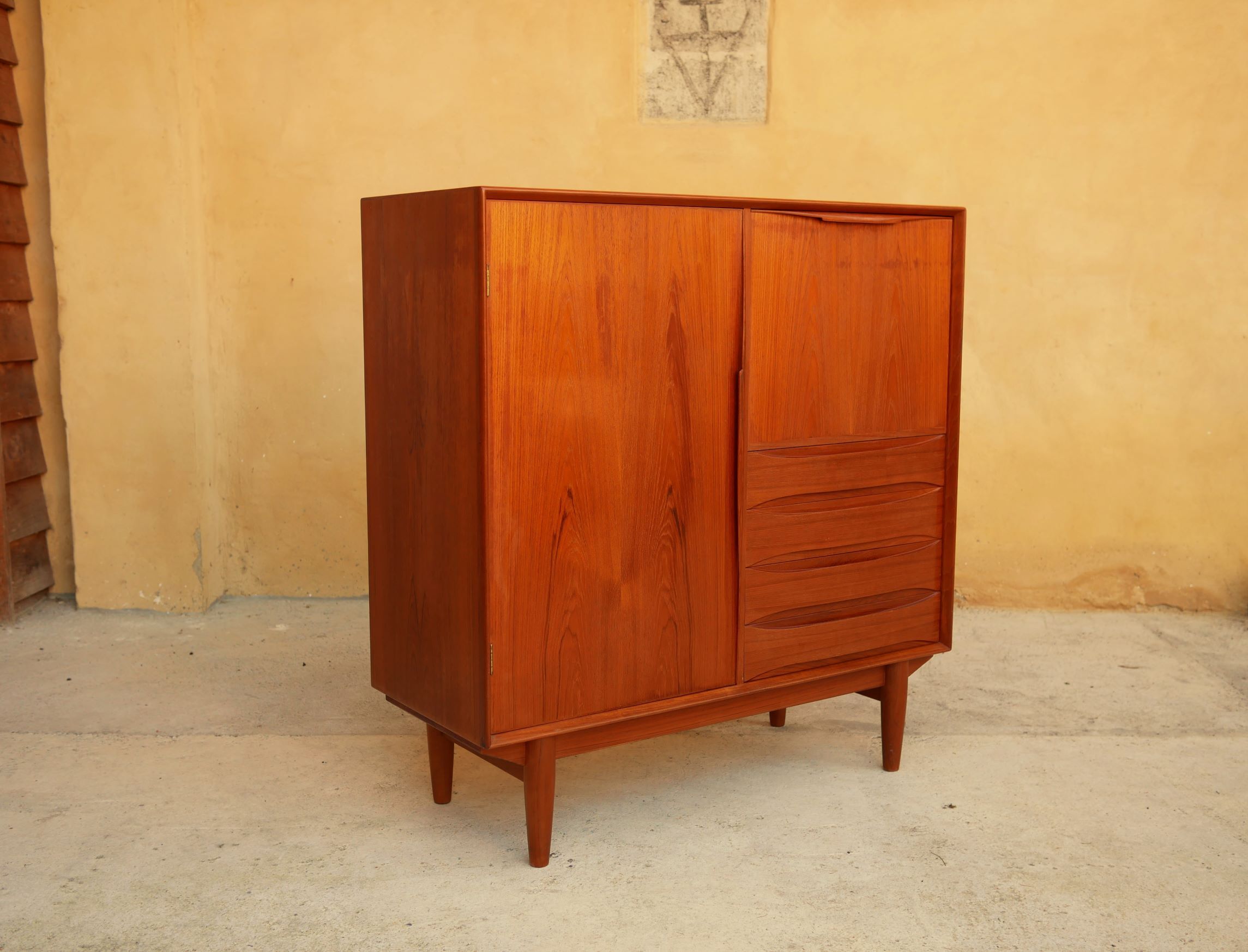 Scandinavian buffet teak bar by A. Vodder for Dyrlund Editions
