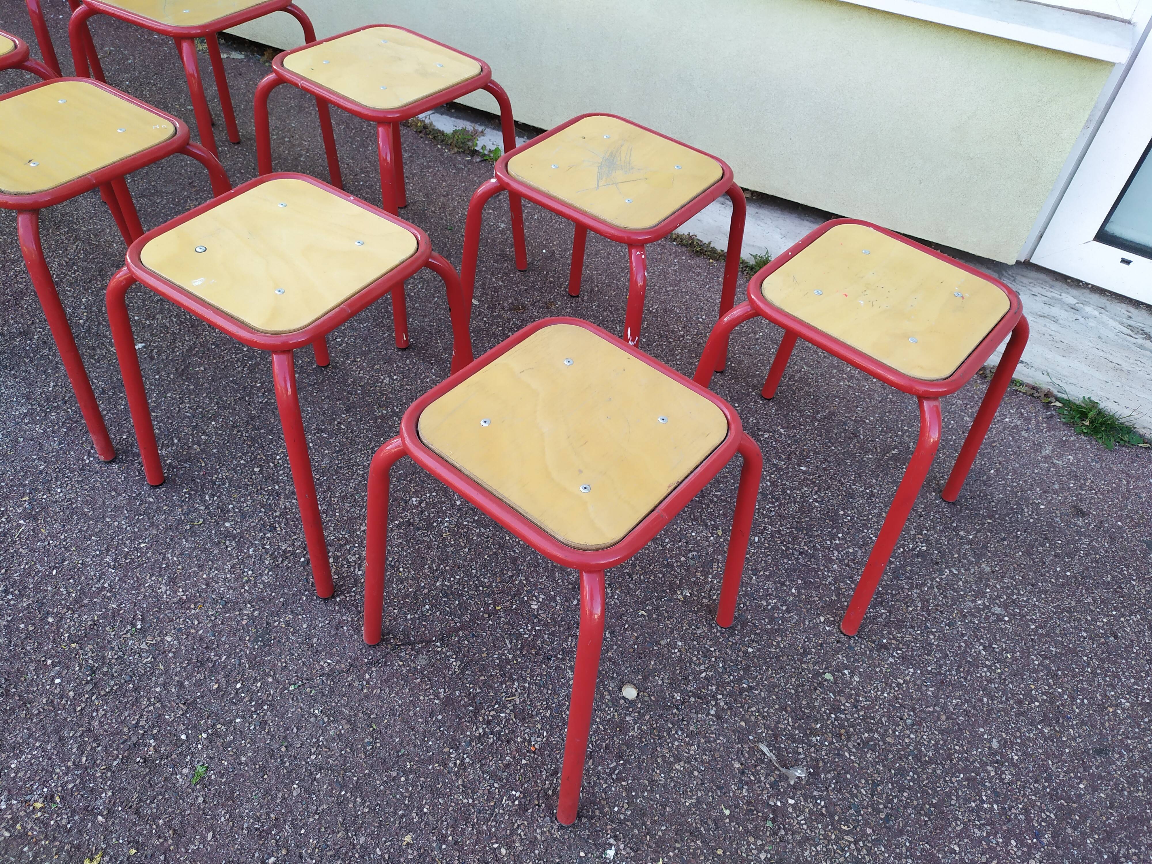 Lot de 10 tabouret bas carré en métal rouge - bois - atelier - industriel