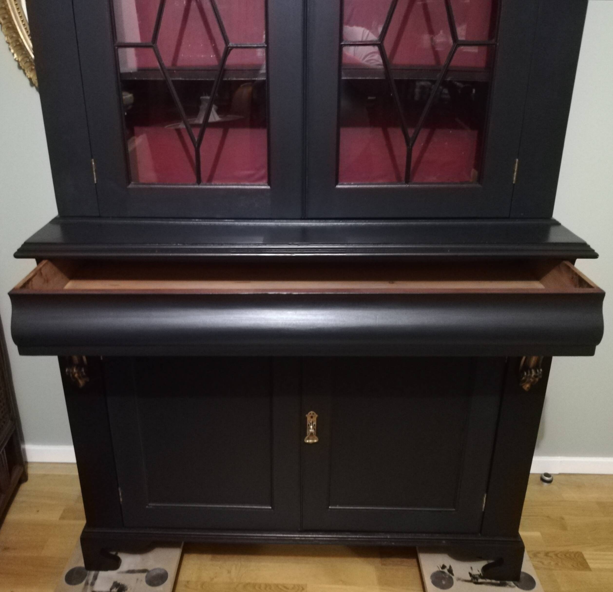 English library display case height 225cm