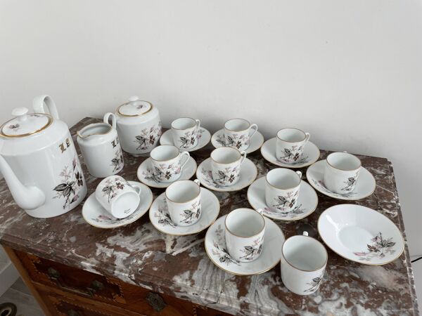 Vintage service à café thé Limoges fleurs chiffré 11 tasses et sous tasses, théière, 27 pièces