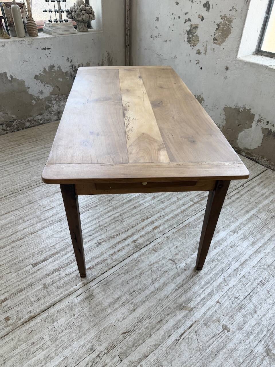 Table de ferme noyer pieds fuseaux 1950