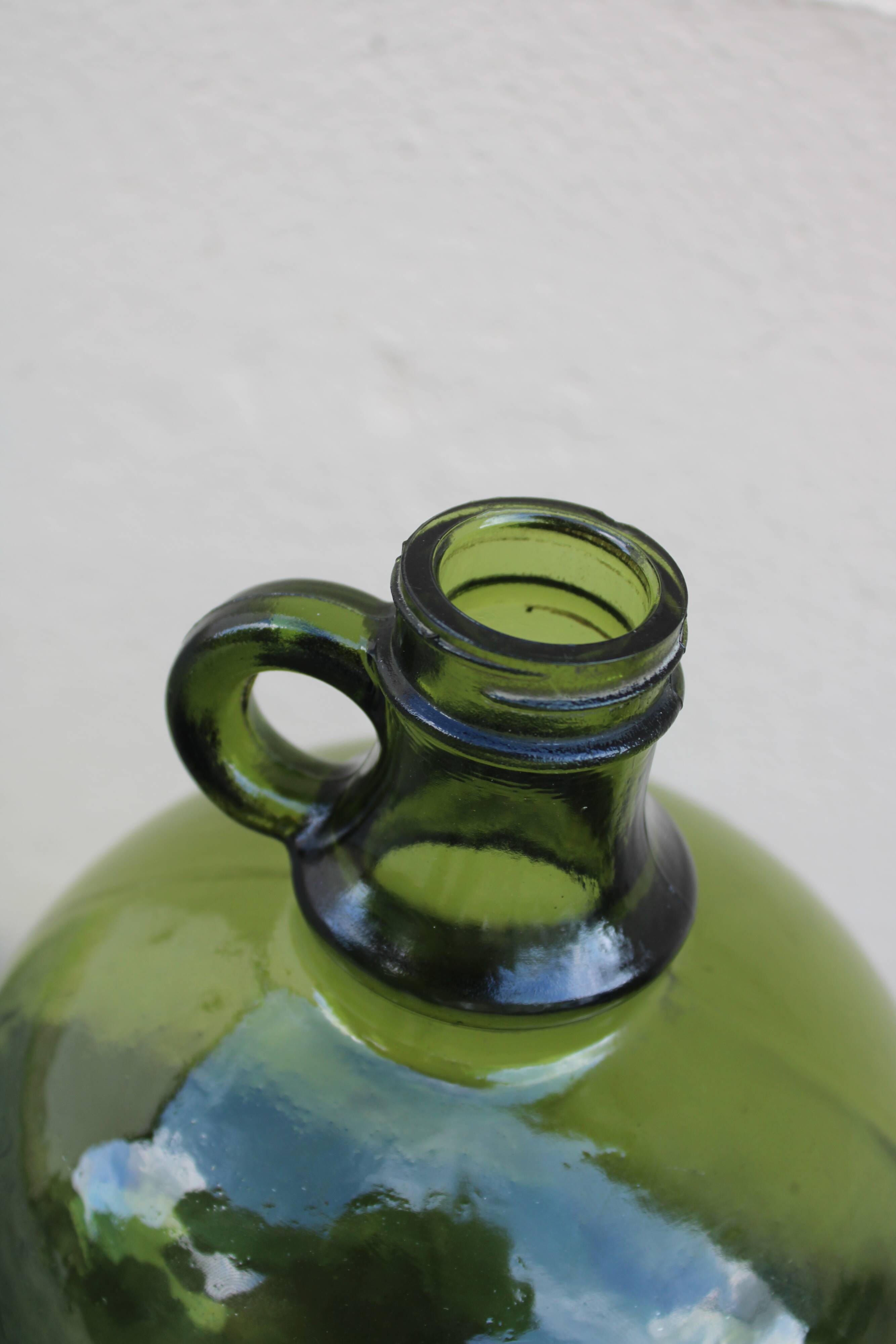 Demijohn with bottle green handle