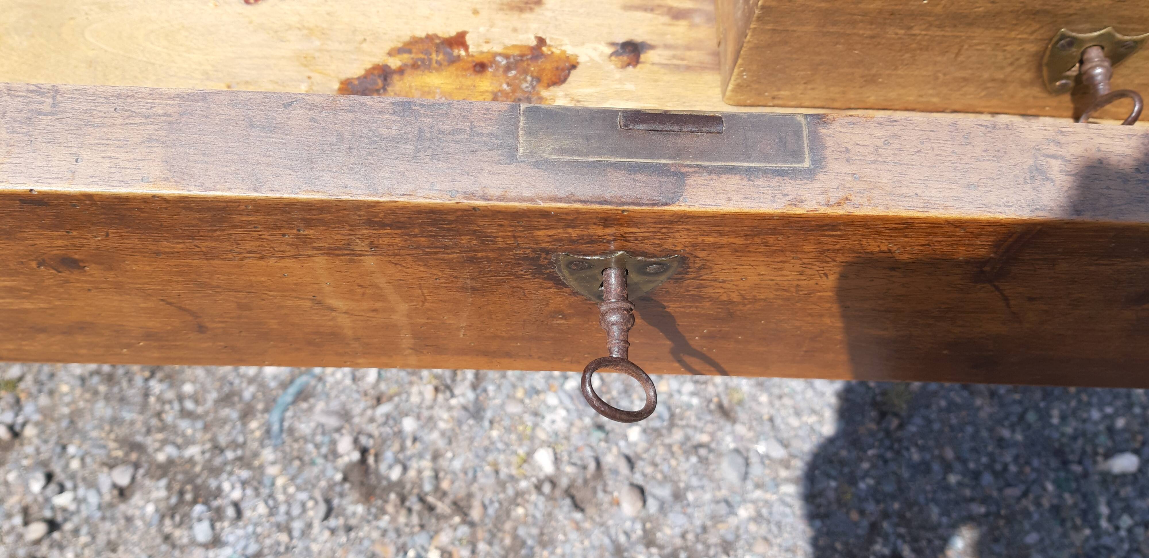 Writing table Walnut 19 eme
