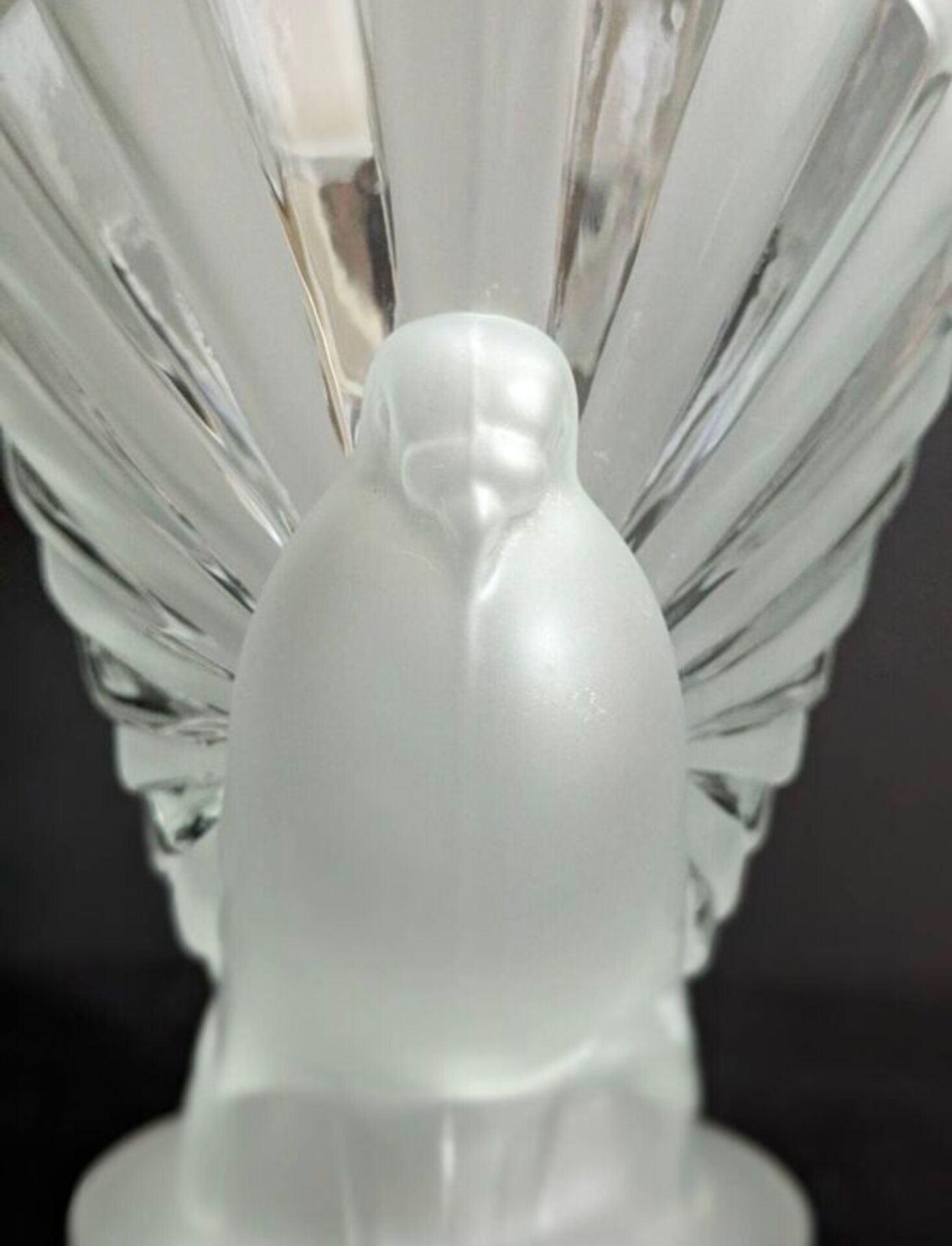 Vase aux ''colombes'' opalescent Art Déco
