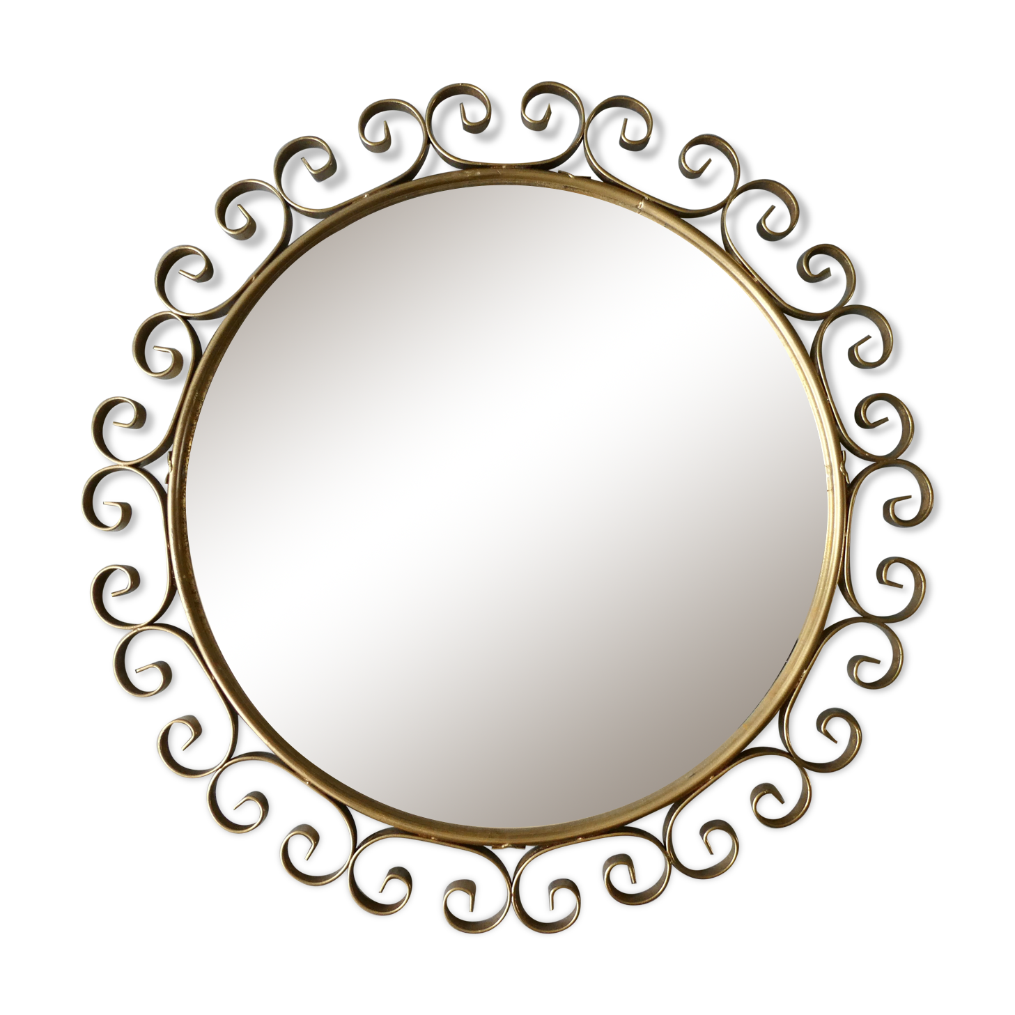 Round mirror with golden metal arabesques
