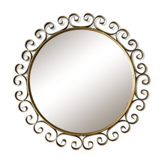 Round mirror with golden metal arabesques
