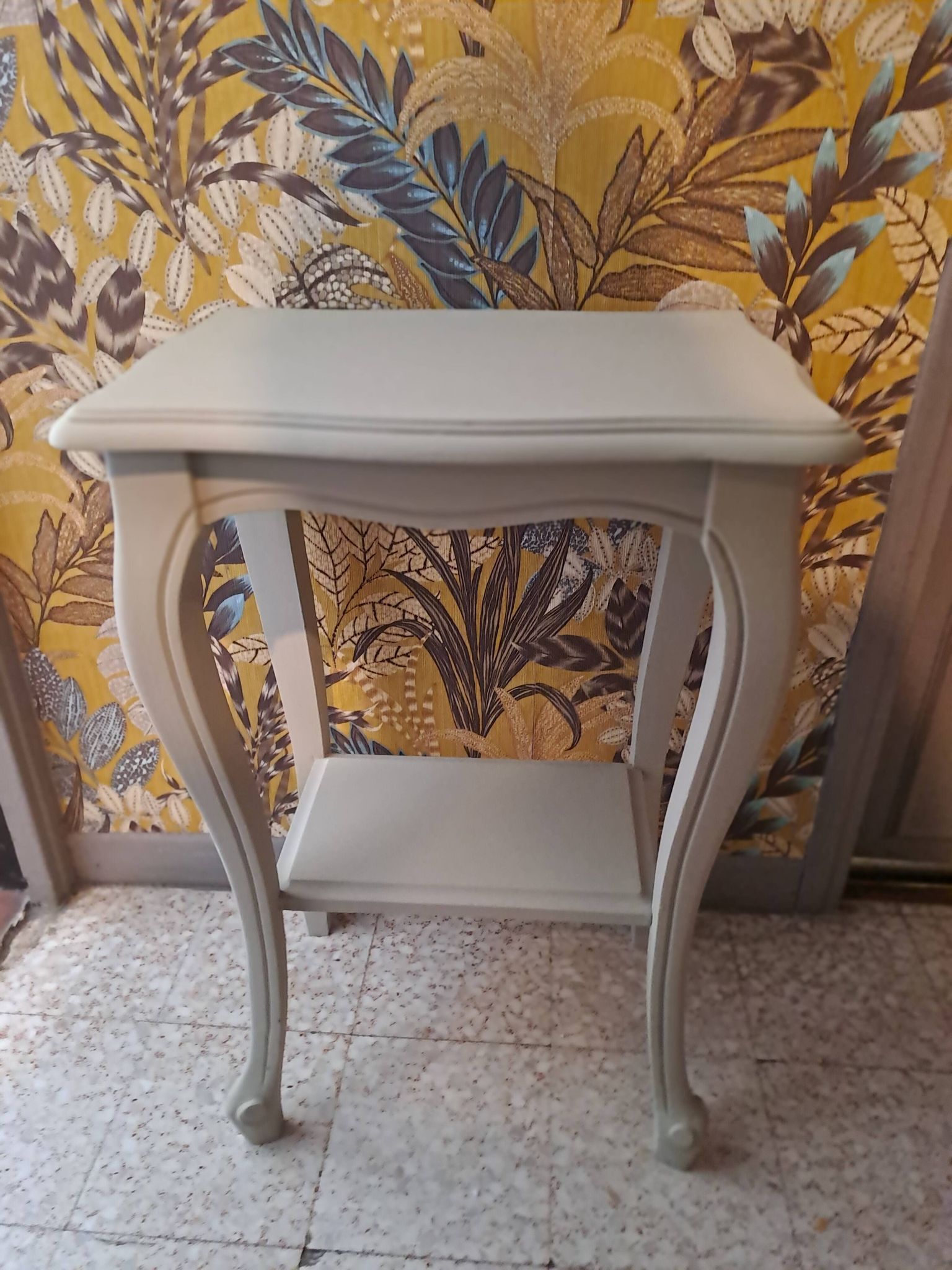 Console in gray painted wood with a lower tray