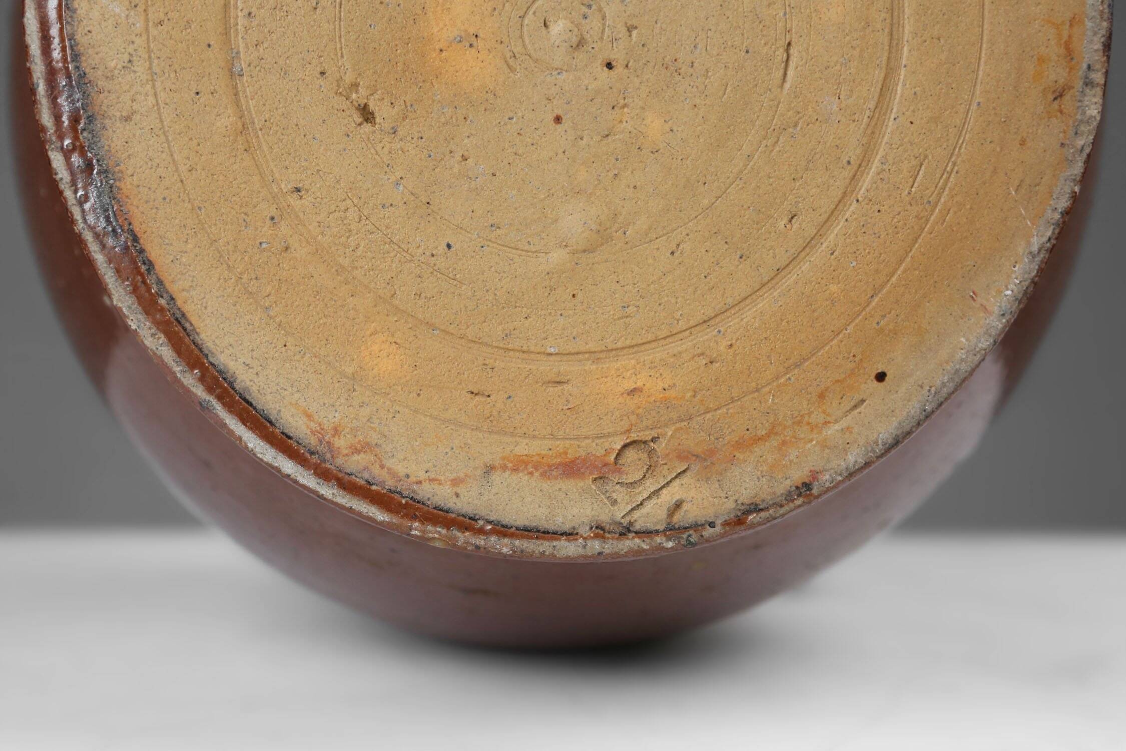 Grand pot en céramique brune émaillée, Belgique, années 1800.
