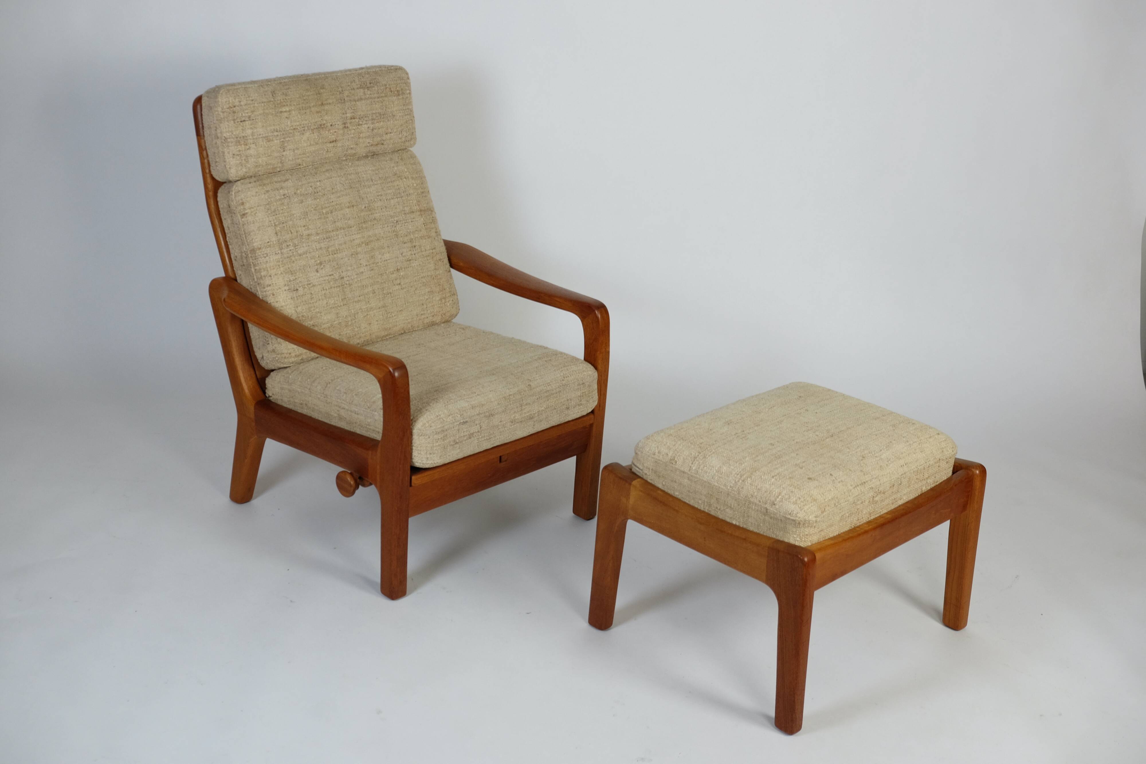 Dänischer Teak Hochlehner Sessel J. Kristensen + Ottomane 70er