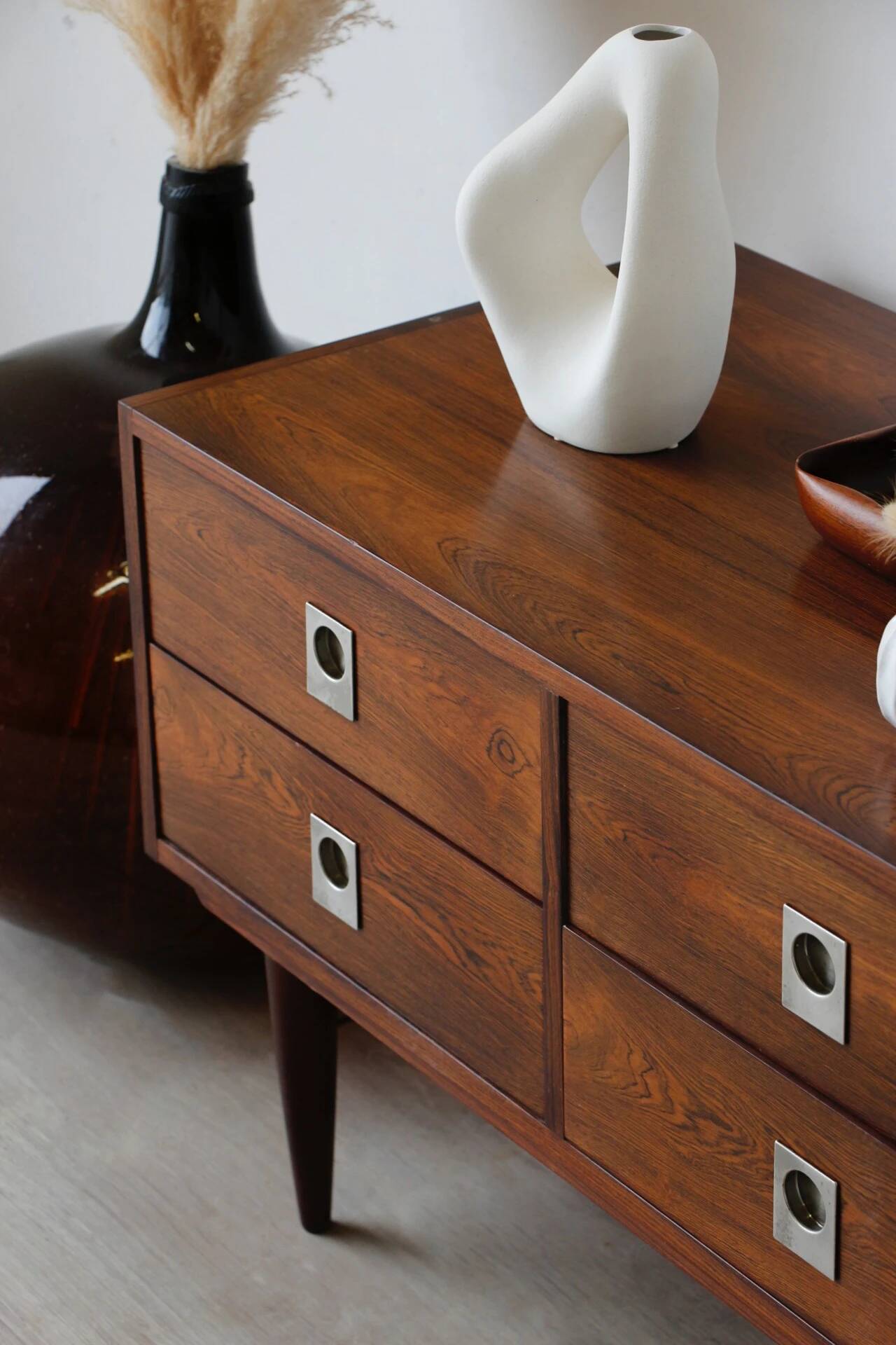 Scandinavian chest of drawers in rosewood | Vintage 1960