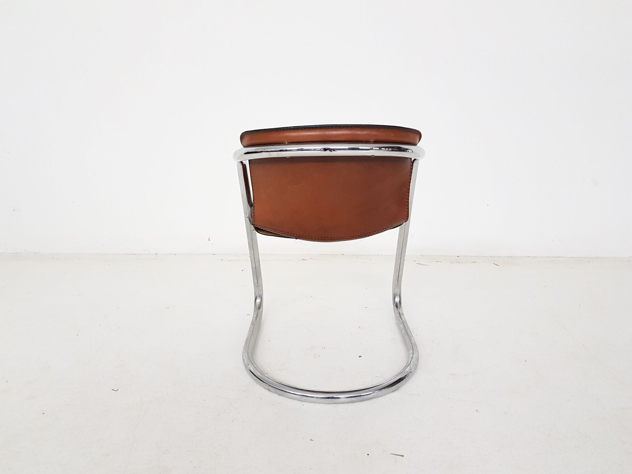 Fauteuil en cuir brun pour Cidue, Italie
