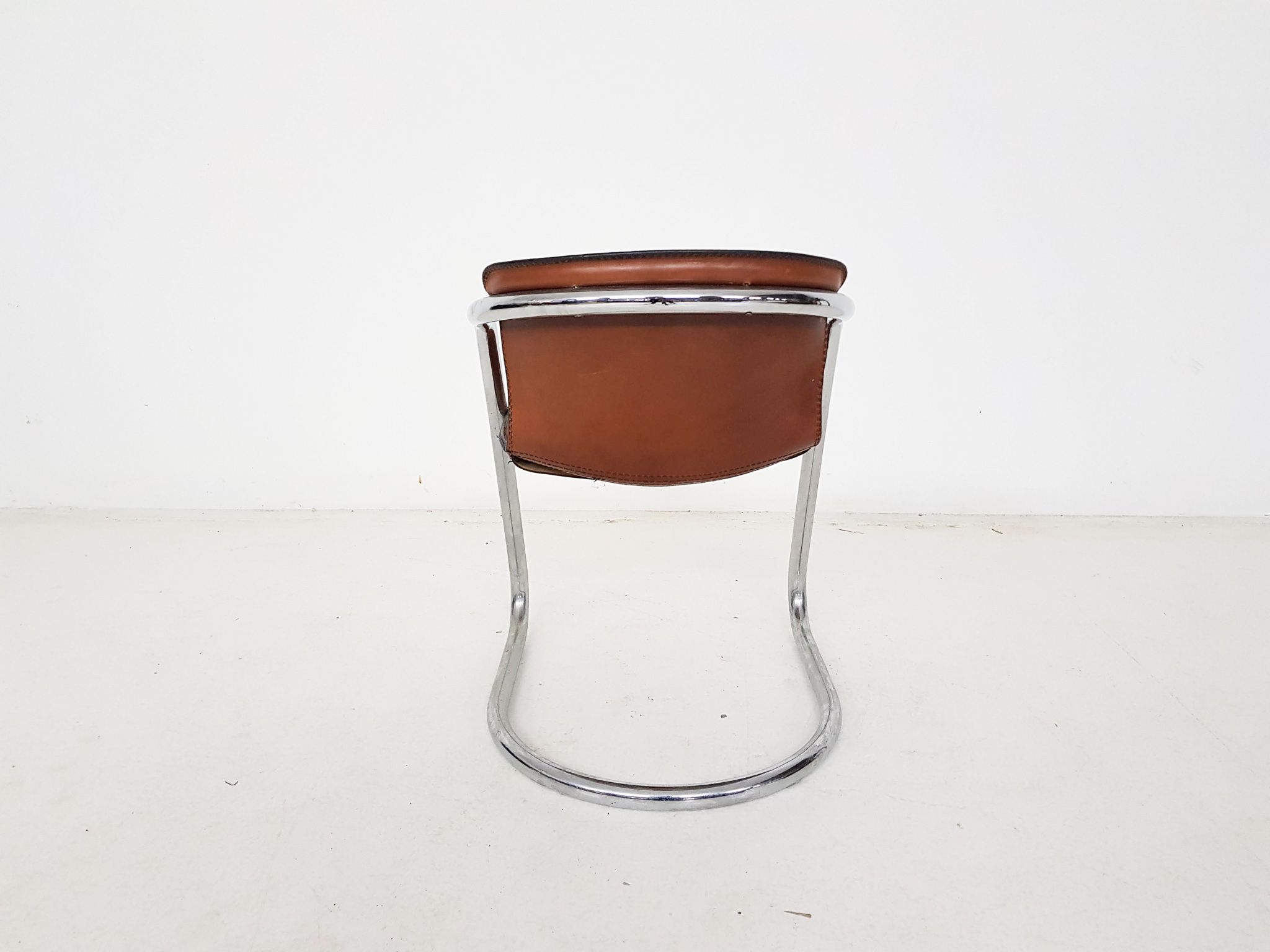Fauteuil en cuir brun pour Cidue, Italie