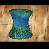 Vase en verre recouvert de soie