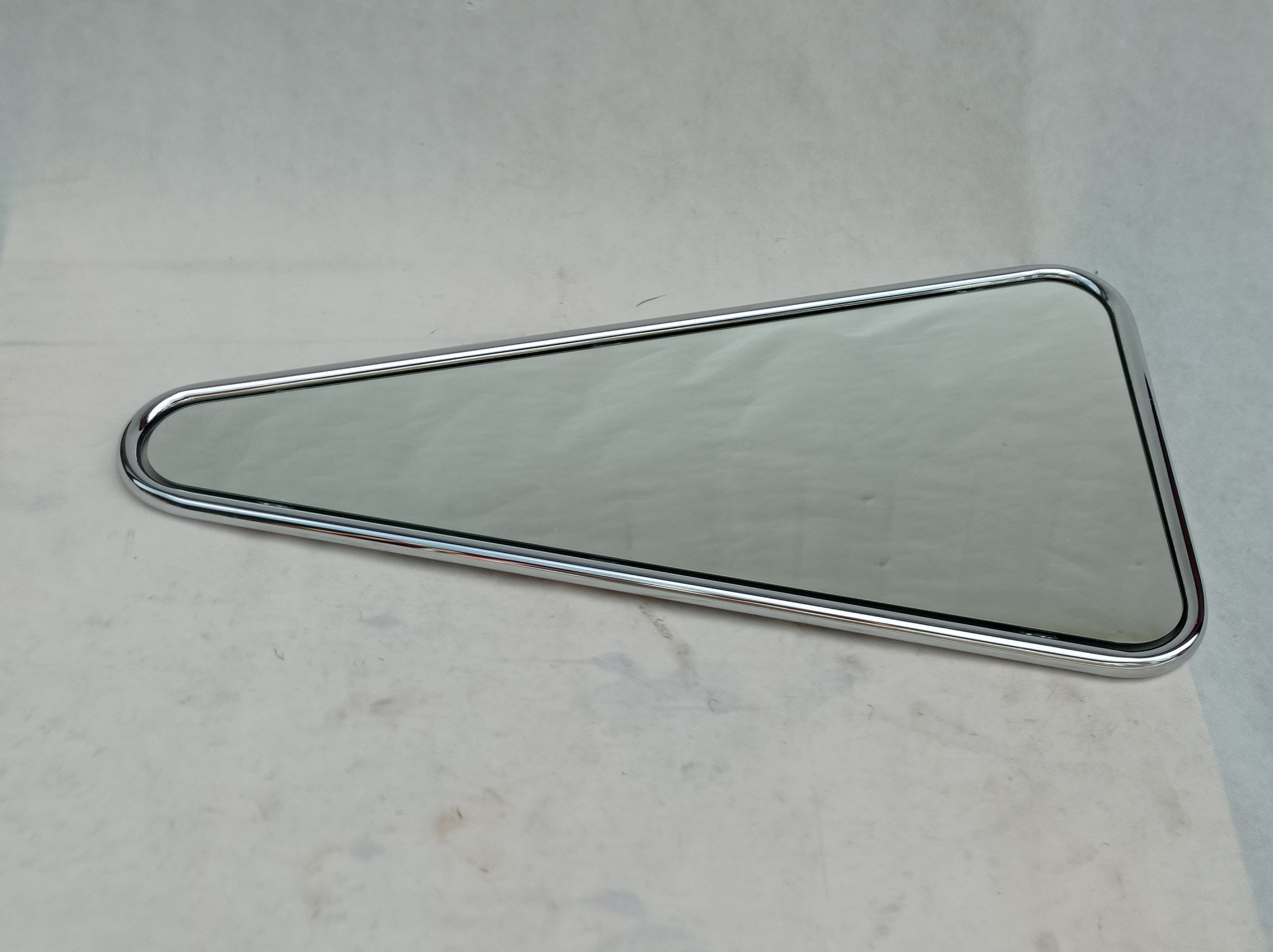 Miroir design en forme de triangle des années 70, véritable ère spatiale