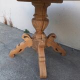 Solid wood pedestal table