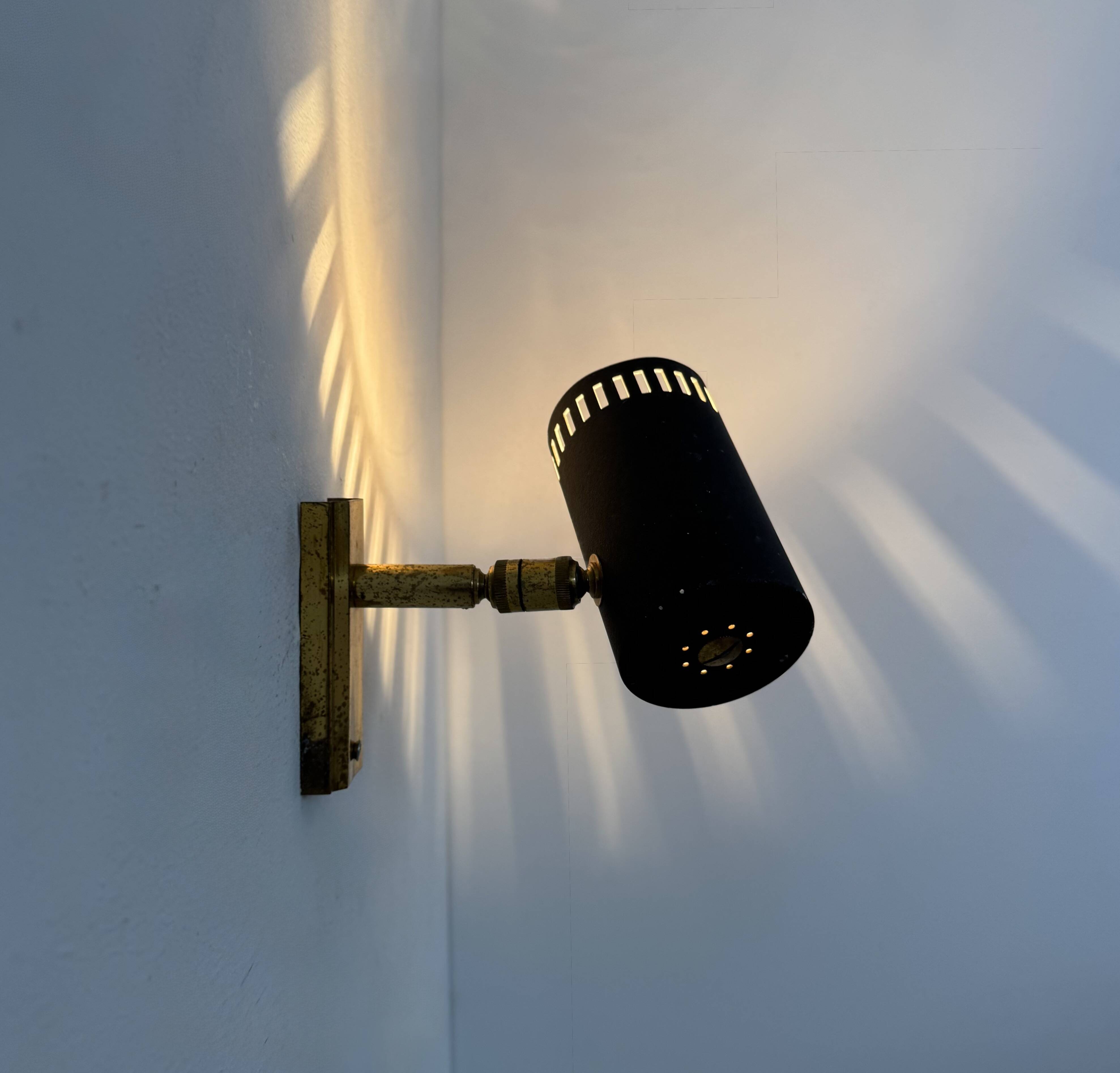 Vintage adjustable wall light, brass and matte black metal, France, 1960.