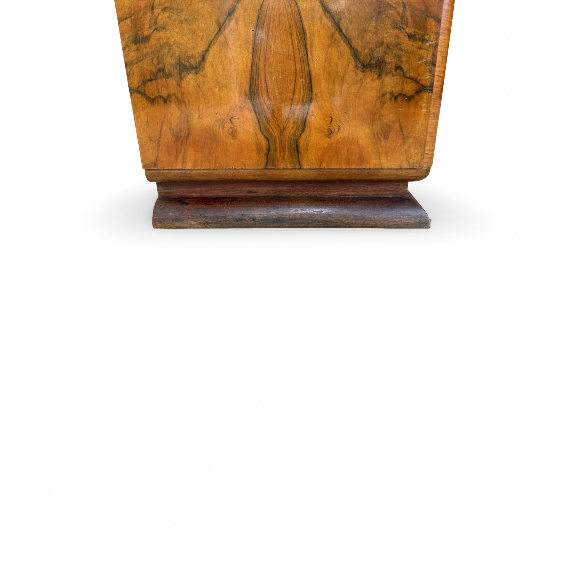 Walnut burl commode, Italian Art Deco, 1940s.