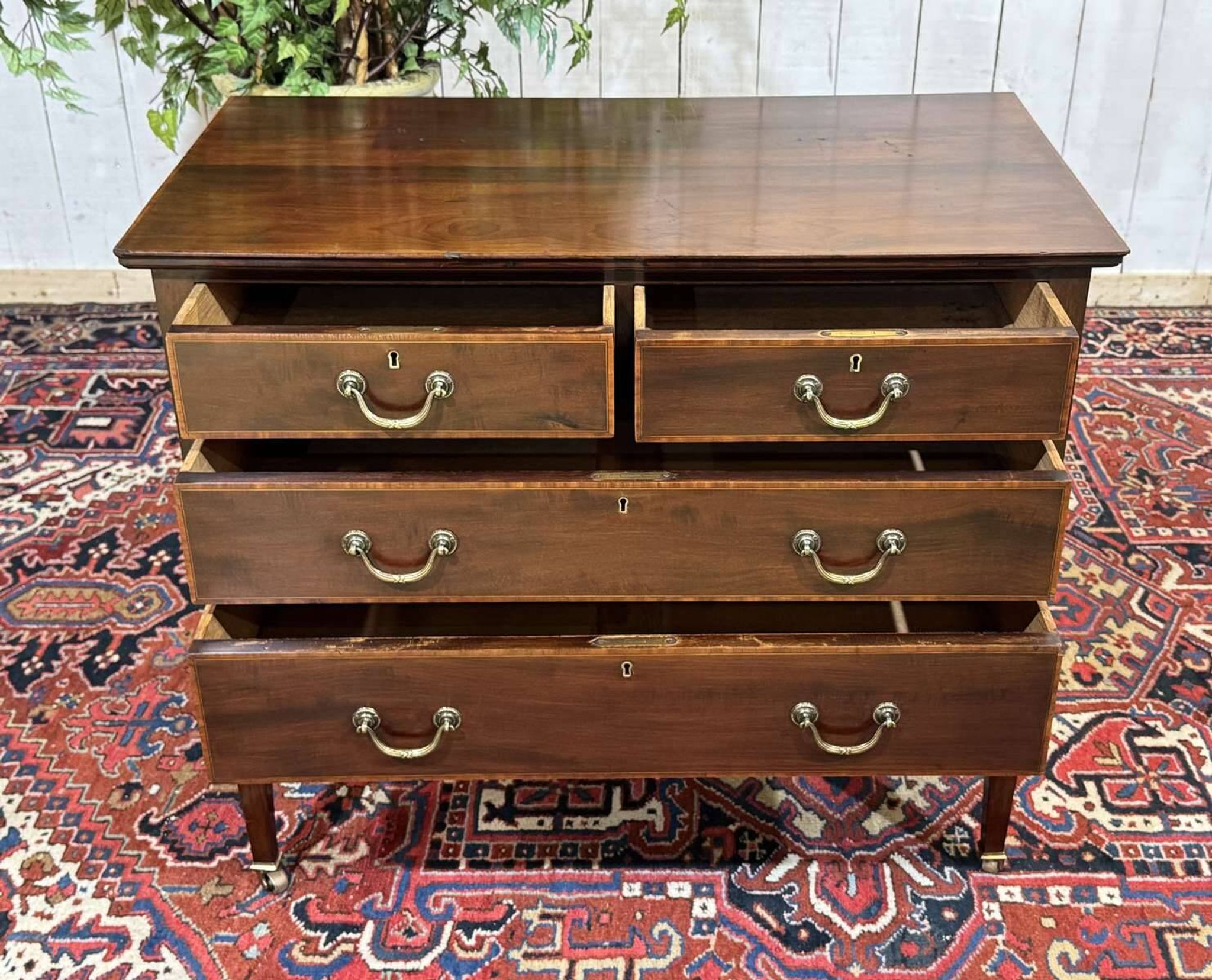 Commode anglaise en acajou et chêne, début XXème
